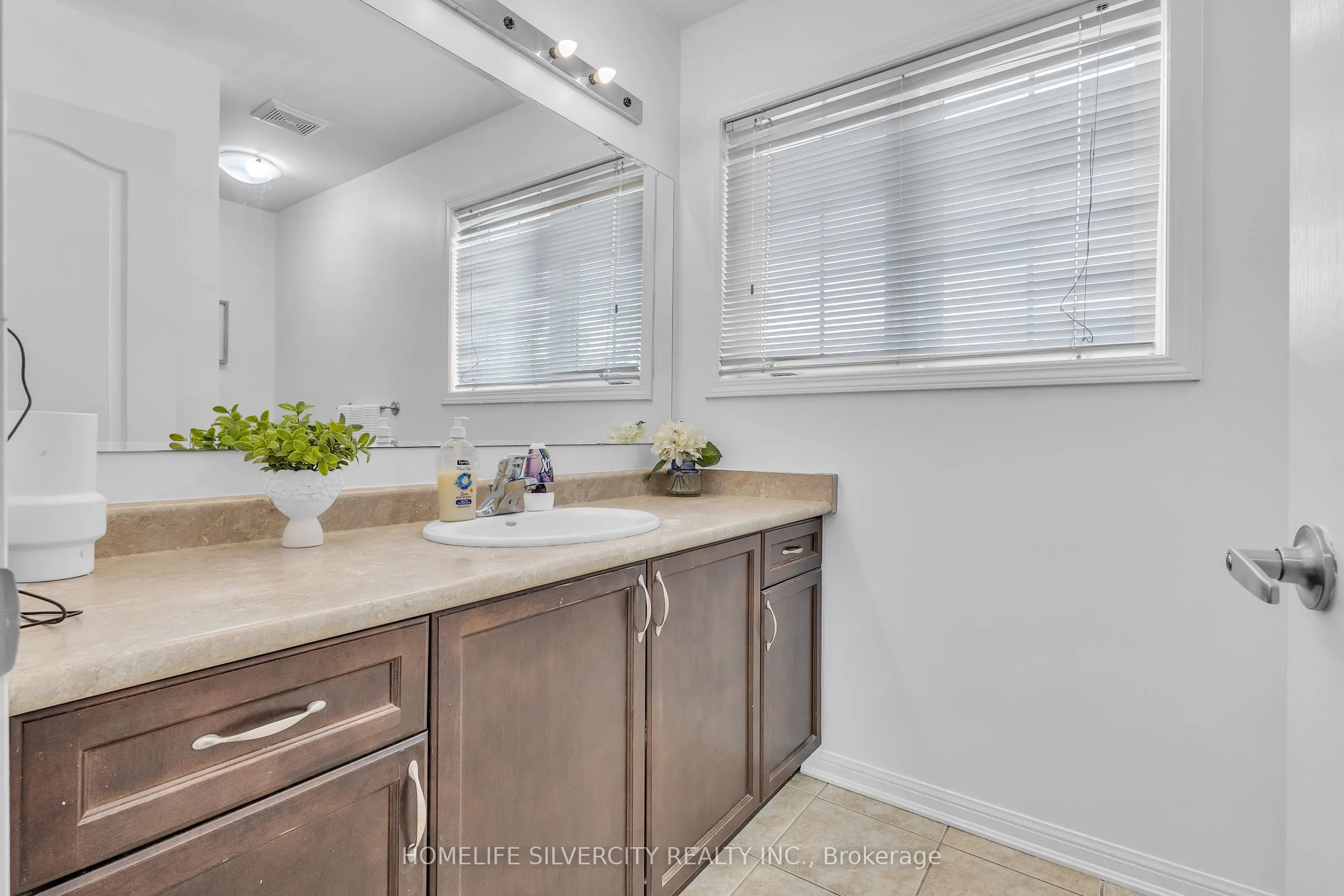 28 Silverthorne Drive