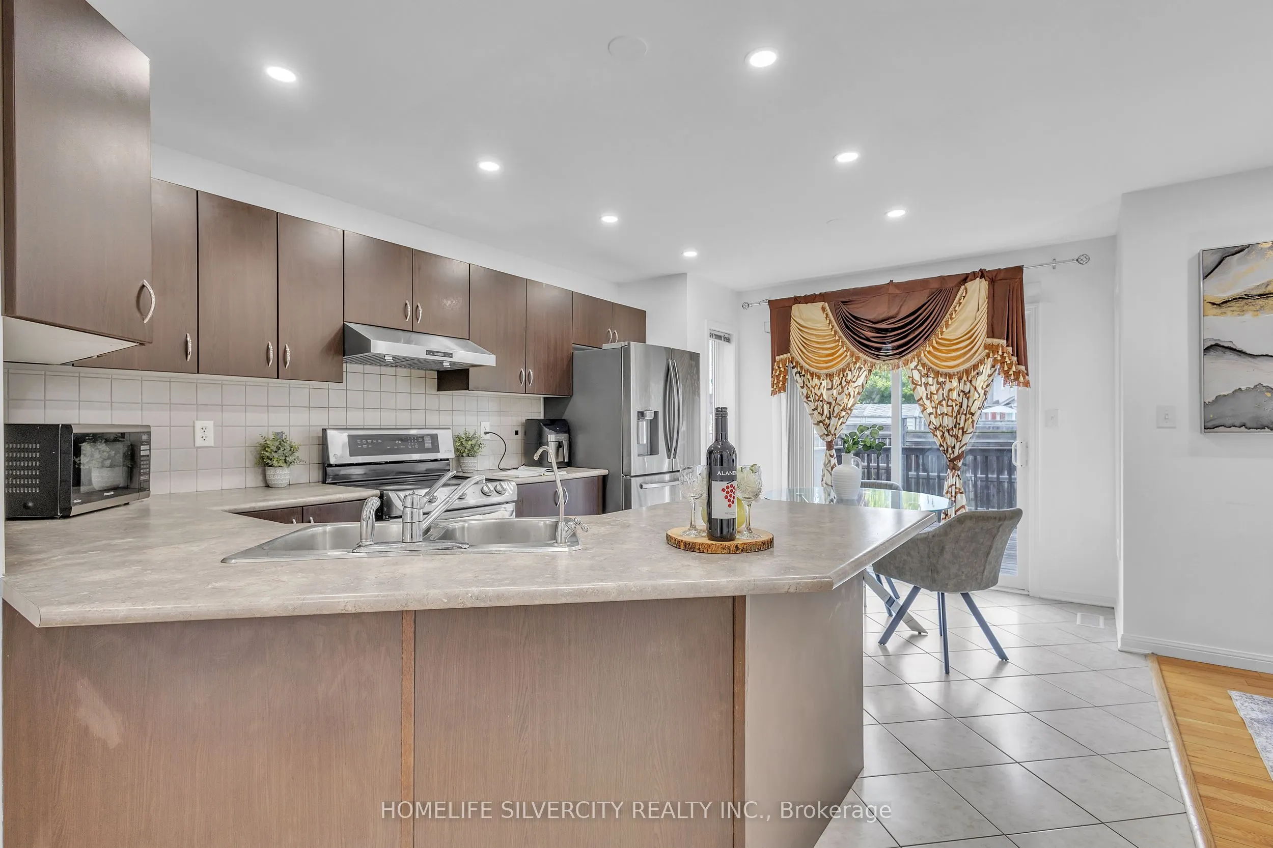 28 Silverthorne Drive