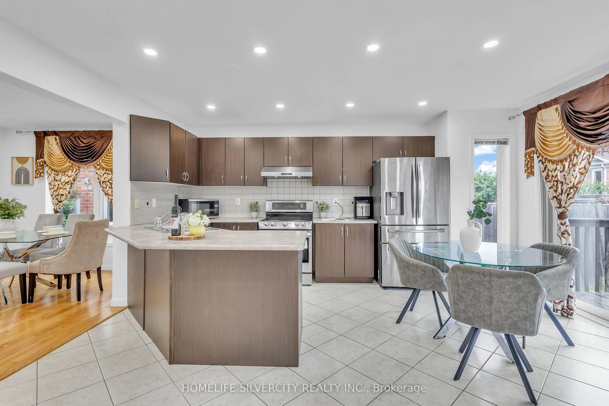 28 Silverthorne Drive