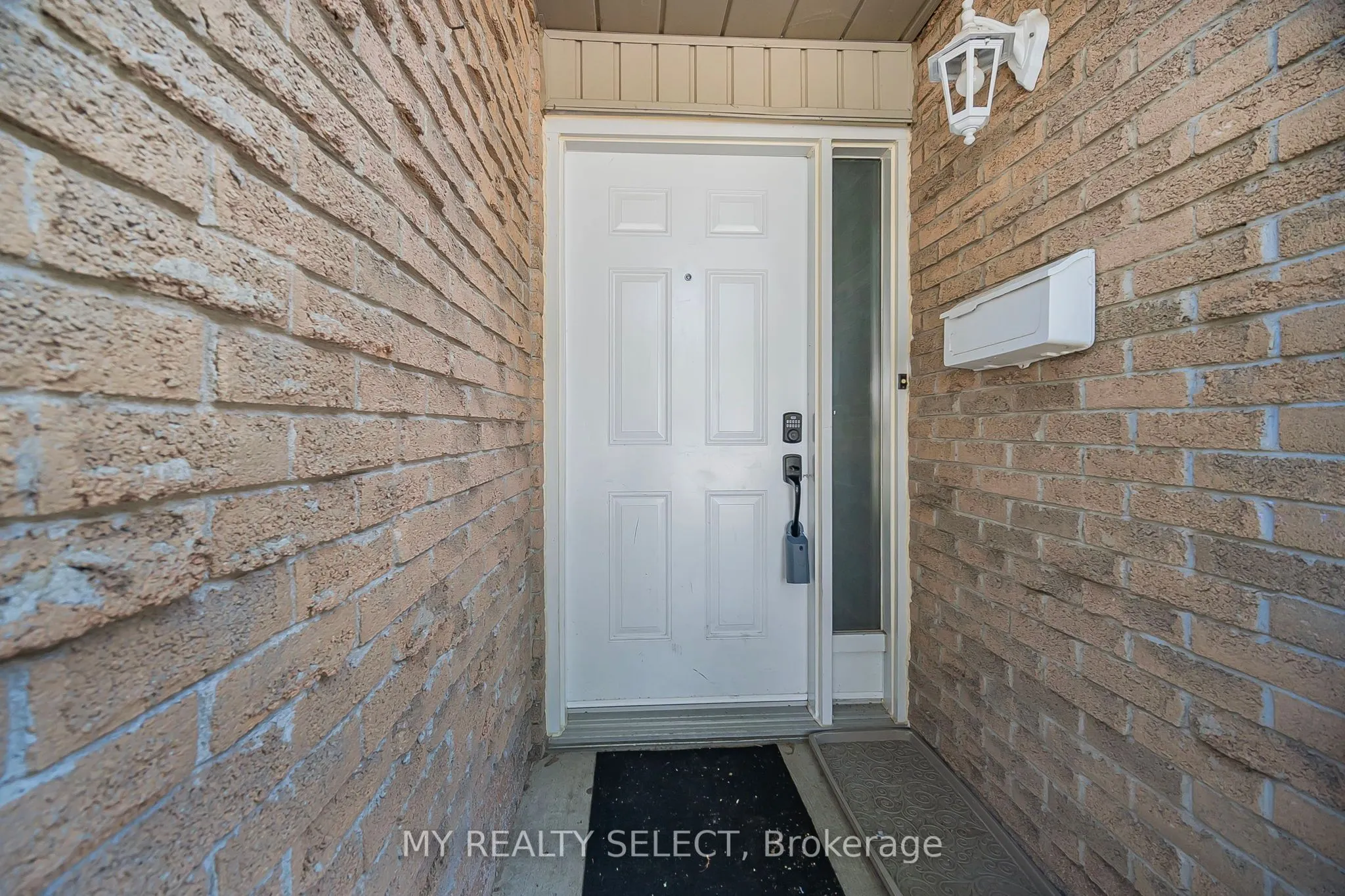 159 Sandringham Crescent, #16