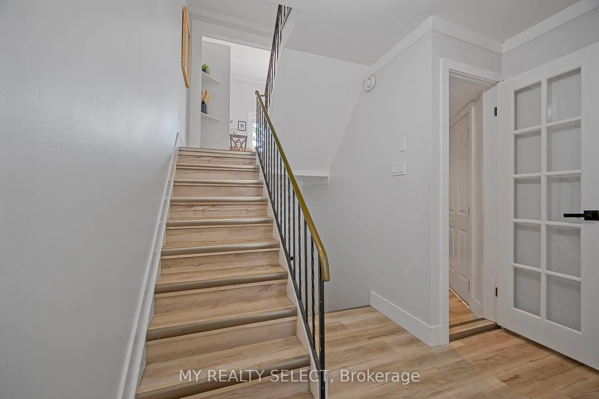159 Sandringham Crescent, #16