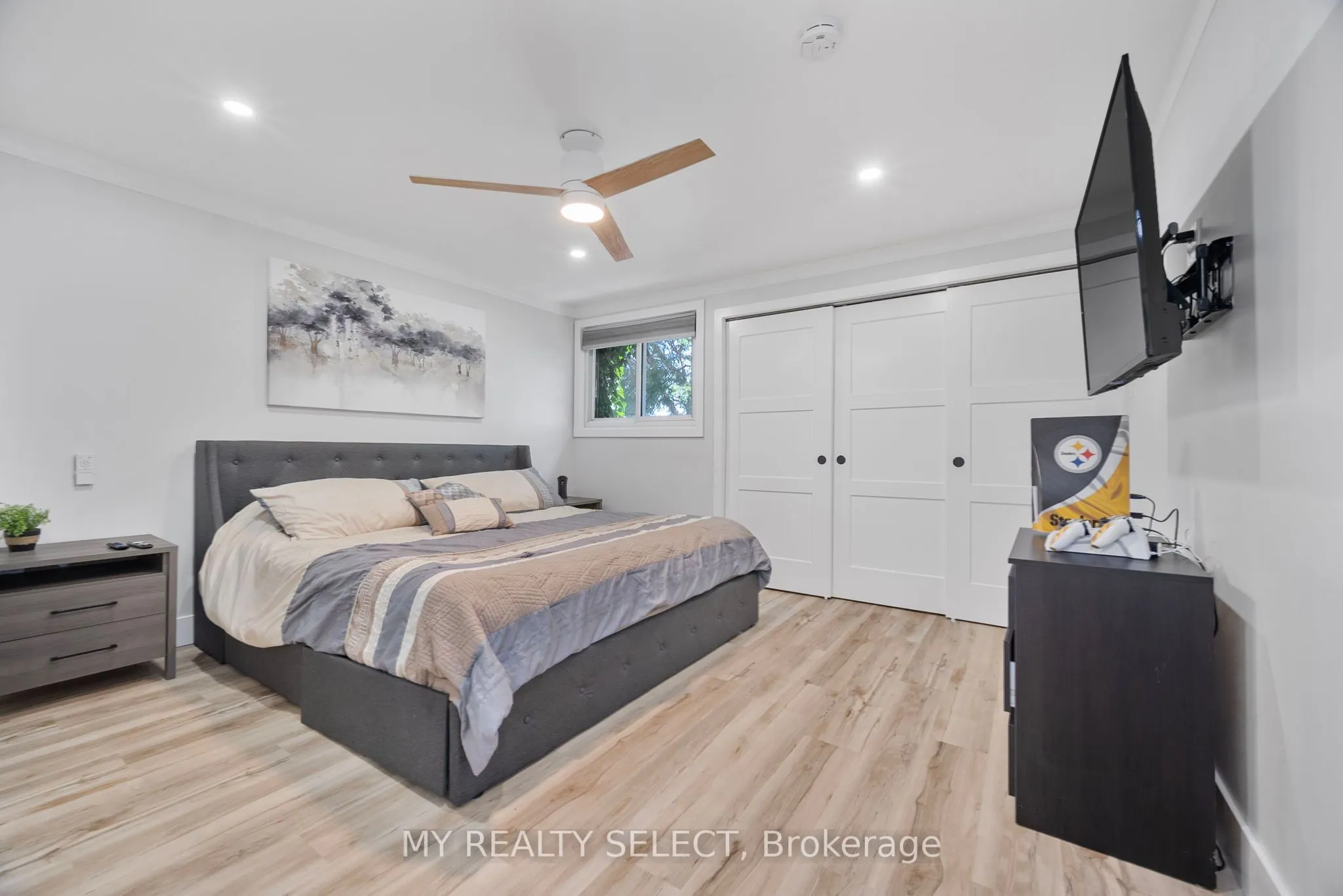 159 Sandringham Crescent, #16