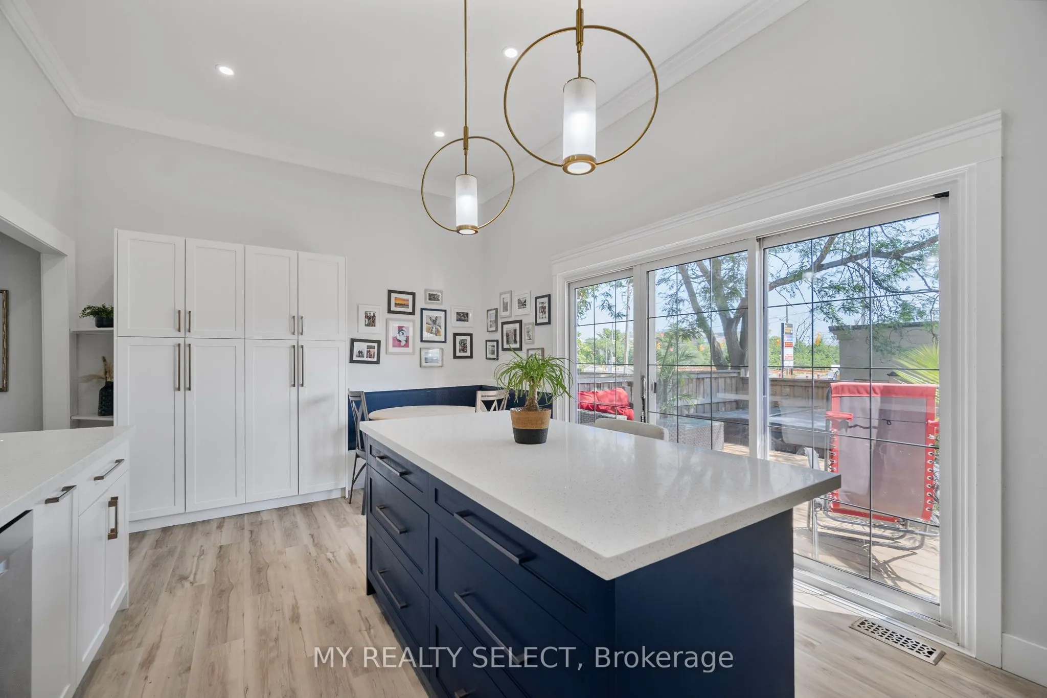 159 Sandringham Crescent, #16