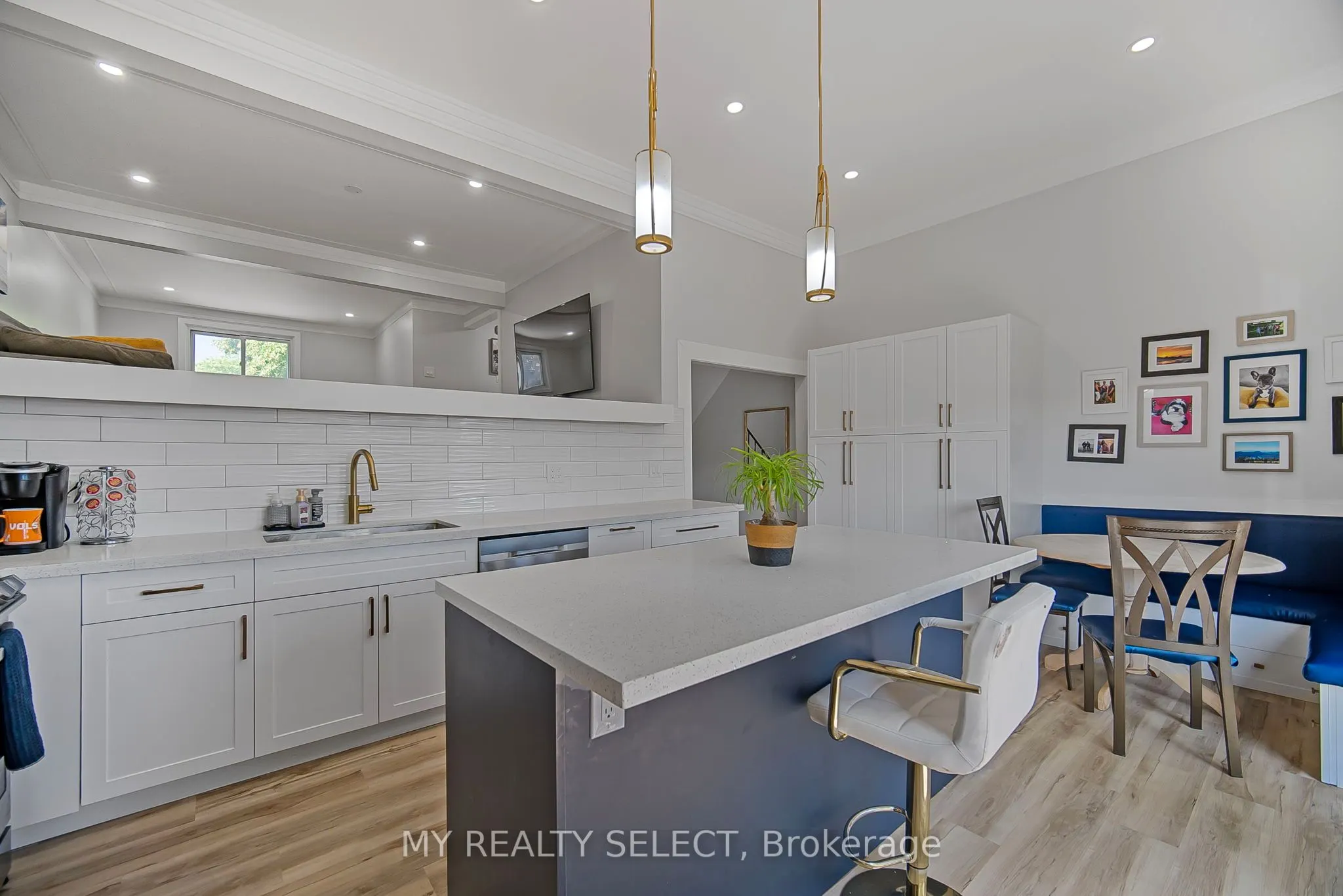 159 Sandringham Crescent, #16