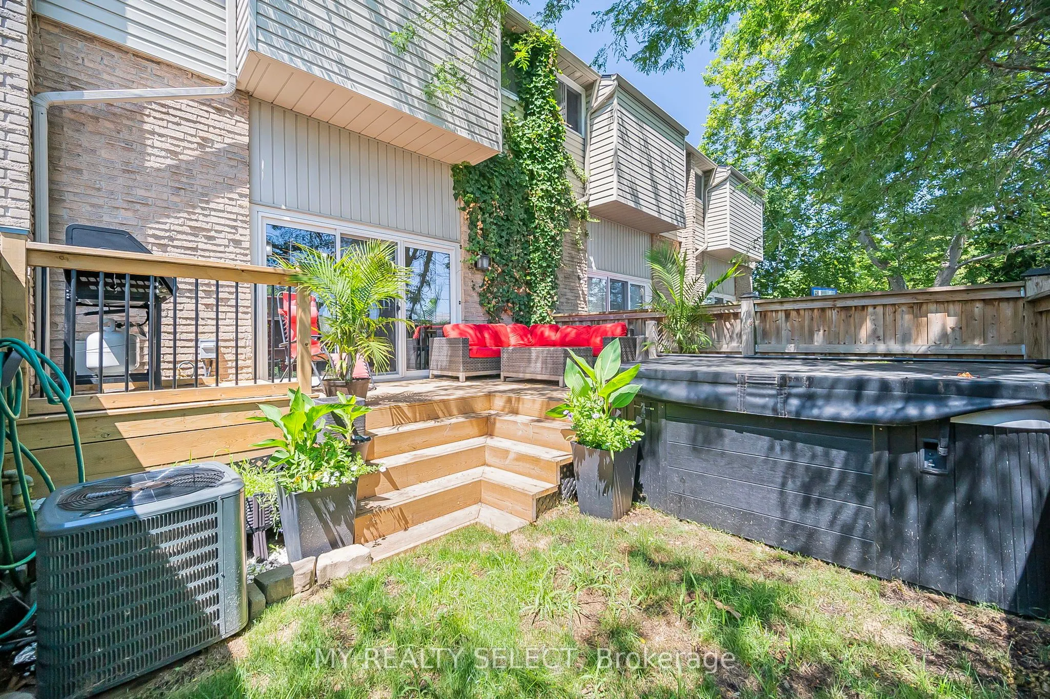 159 Sandringham Crescent, #16