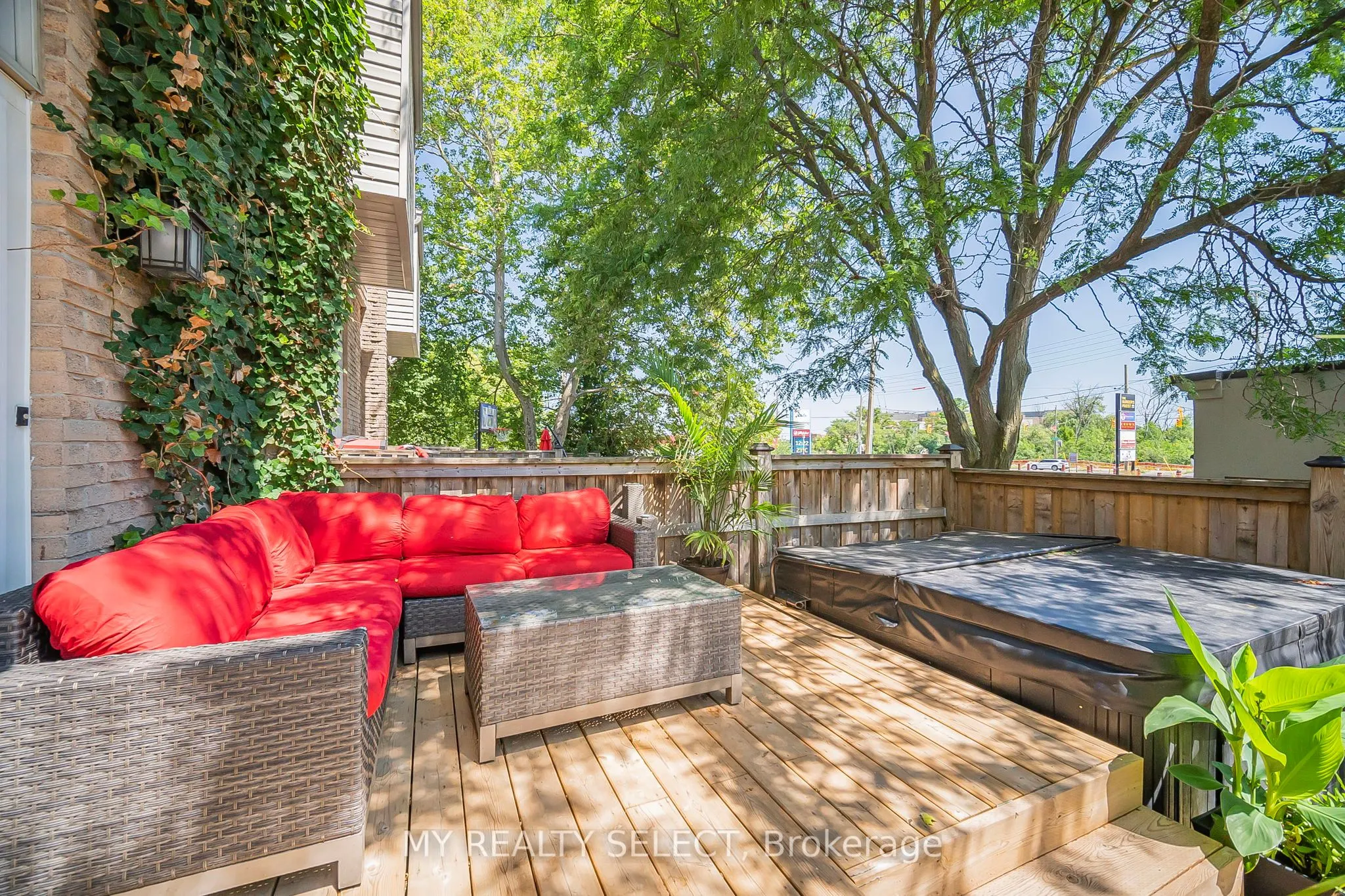 159 Sandringham Crescent, #16