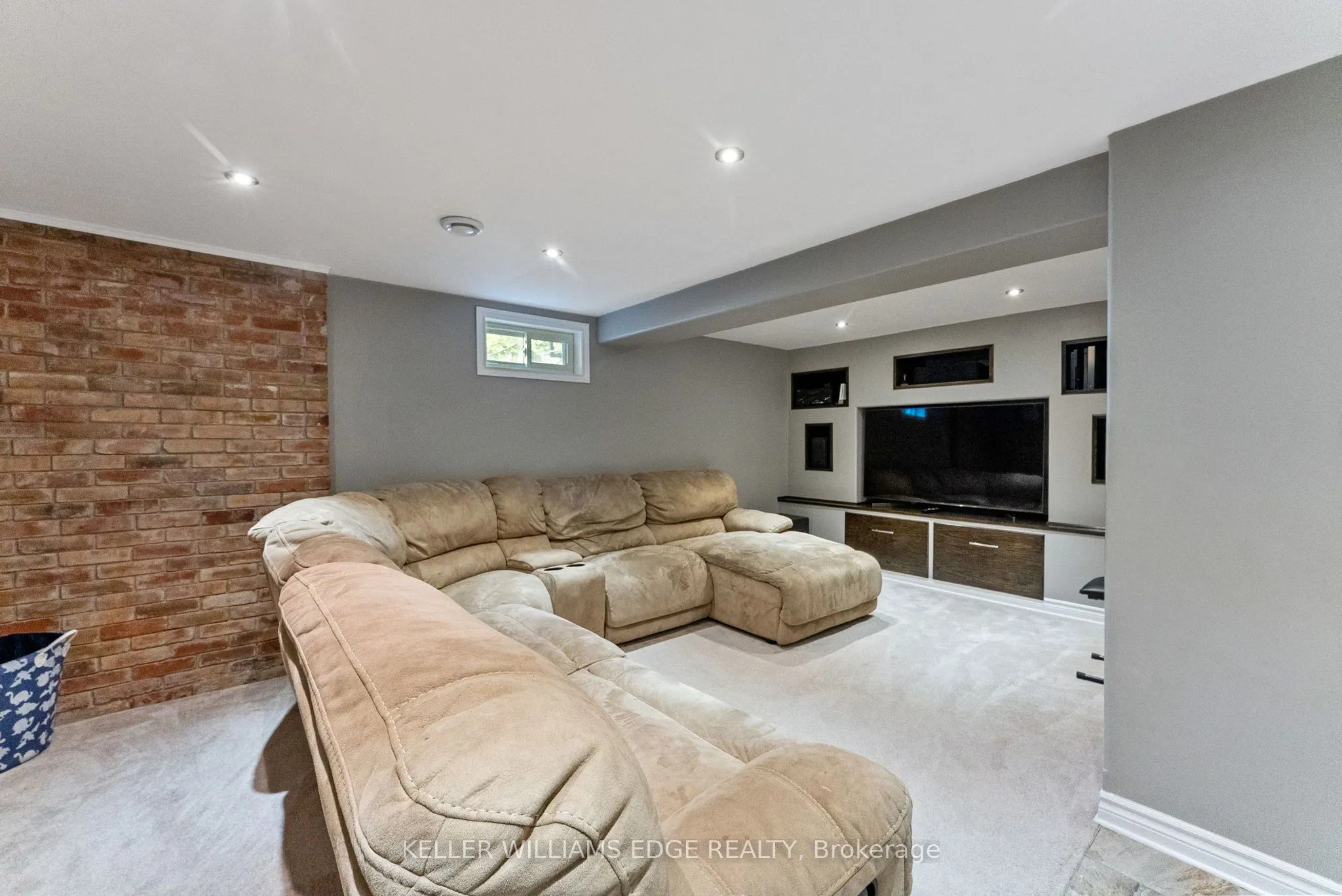 16 Drakes Drive