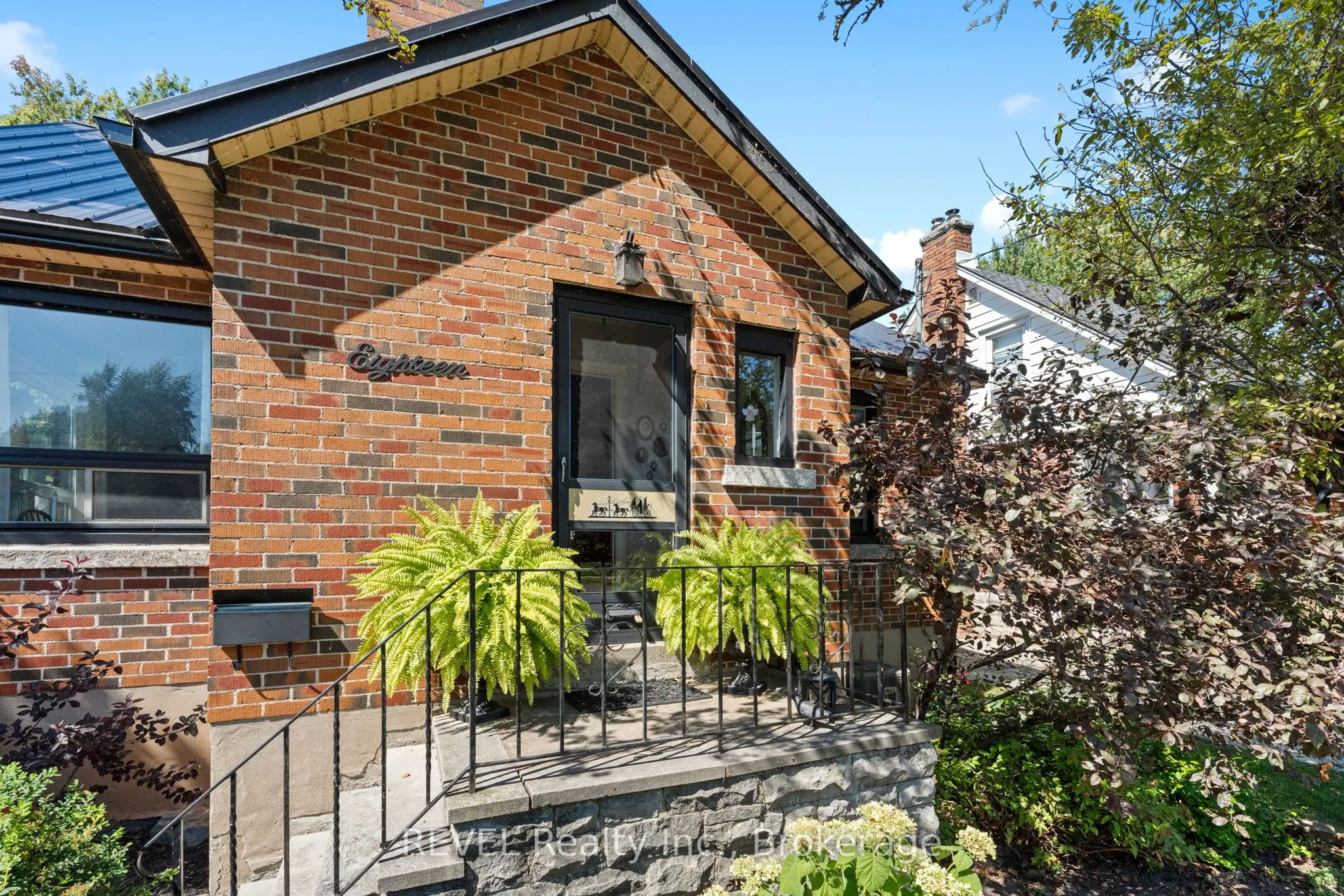 18 CLARE Avenue