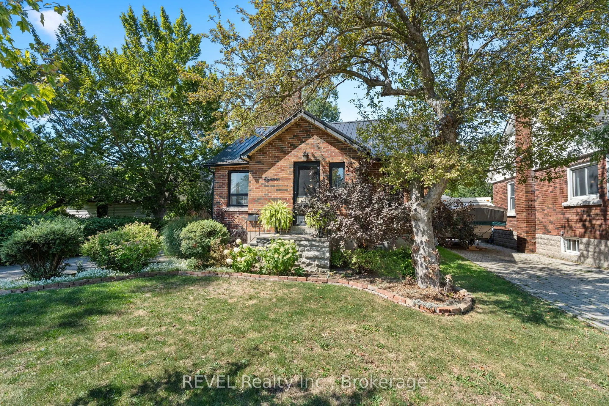 18 CLARE Avenue