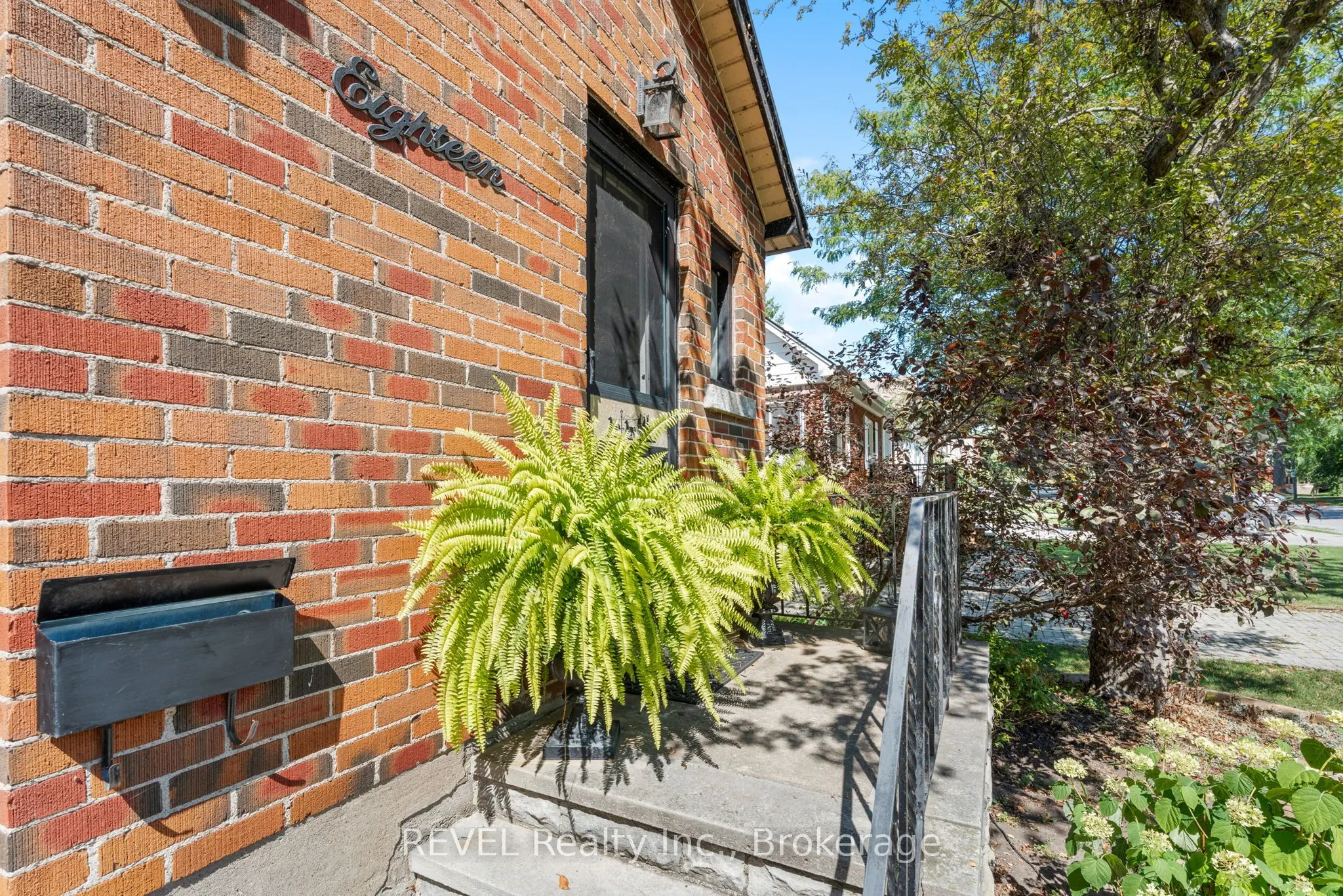 18 CLARE Avenue