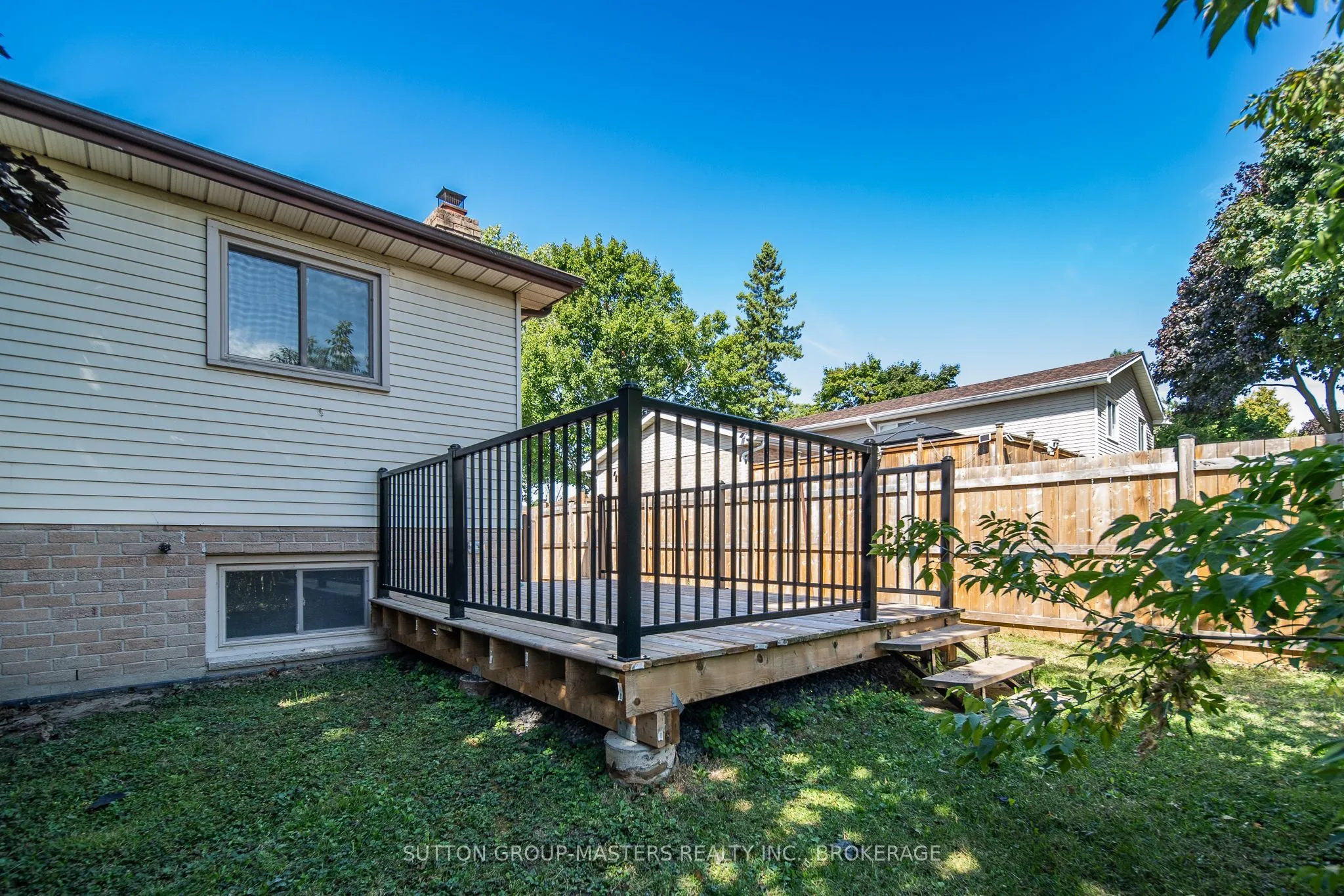 15 WINDFIELD Crescent