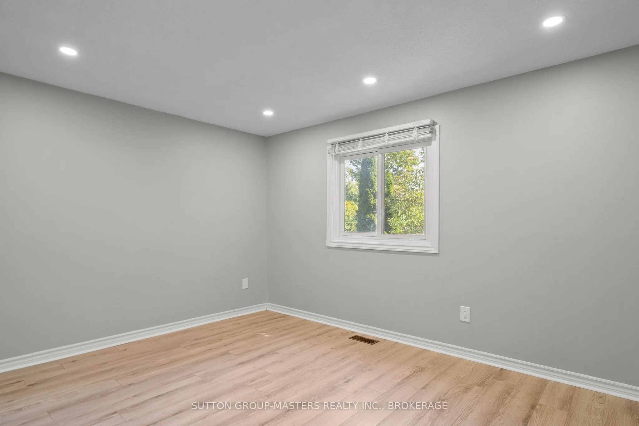 15 WINDFIELD Crescent