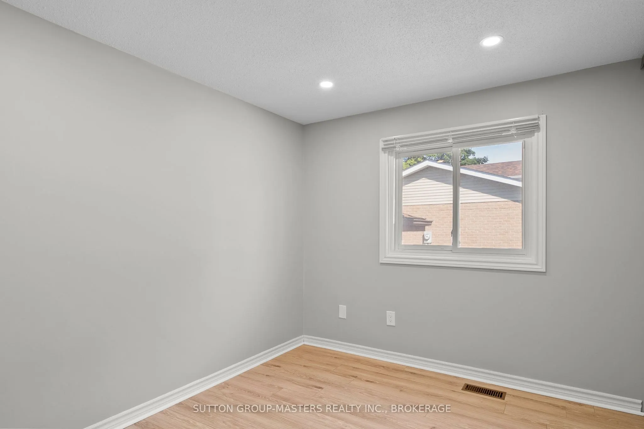 15 WINDFIELD Crescent