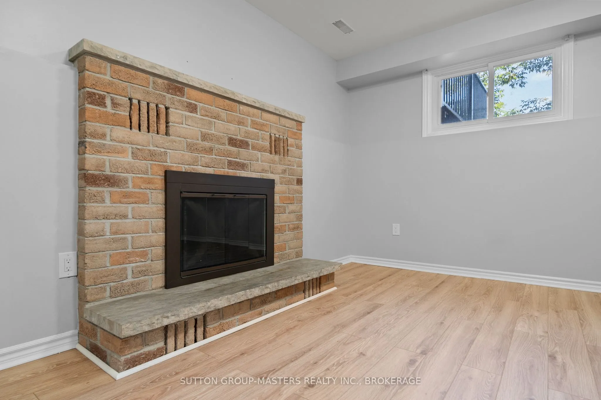 15 WINDFIELD Crescent