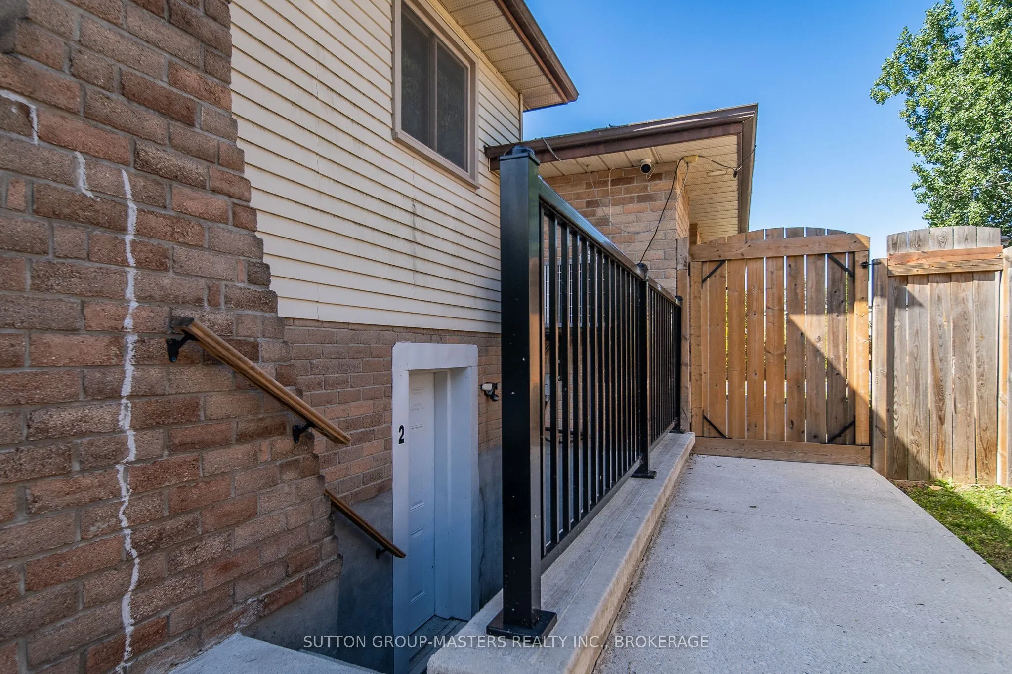 15 WINDFIELD Crescent