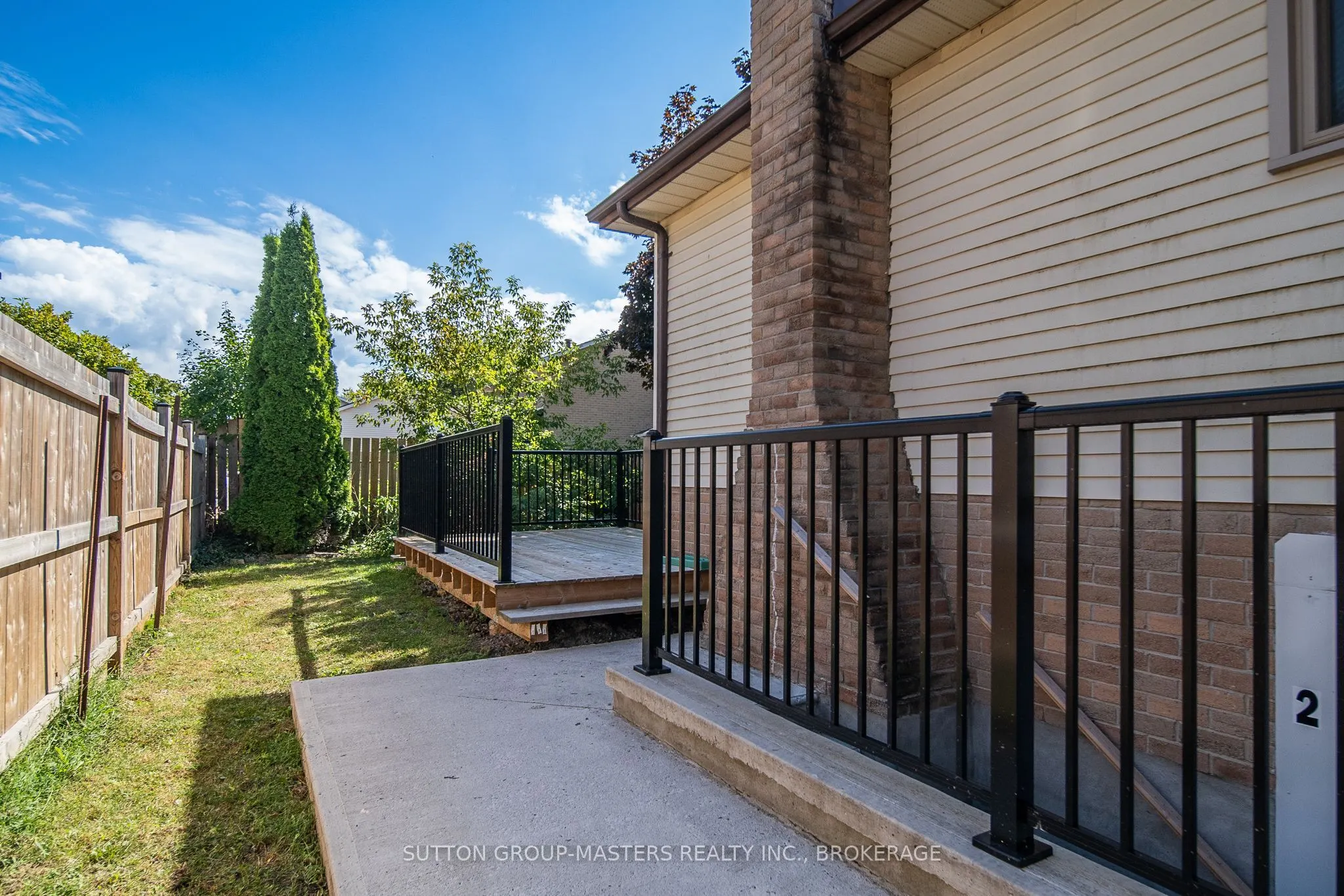15 WINDFIELD Crescent