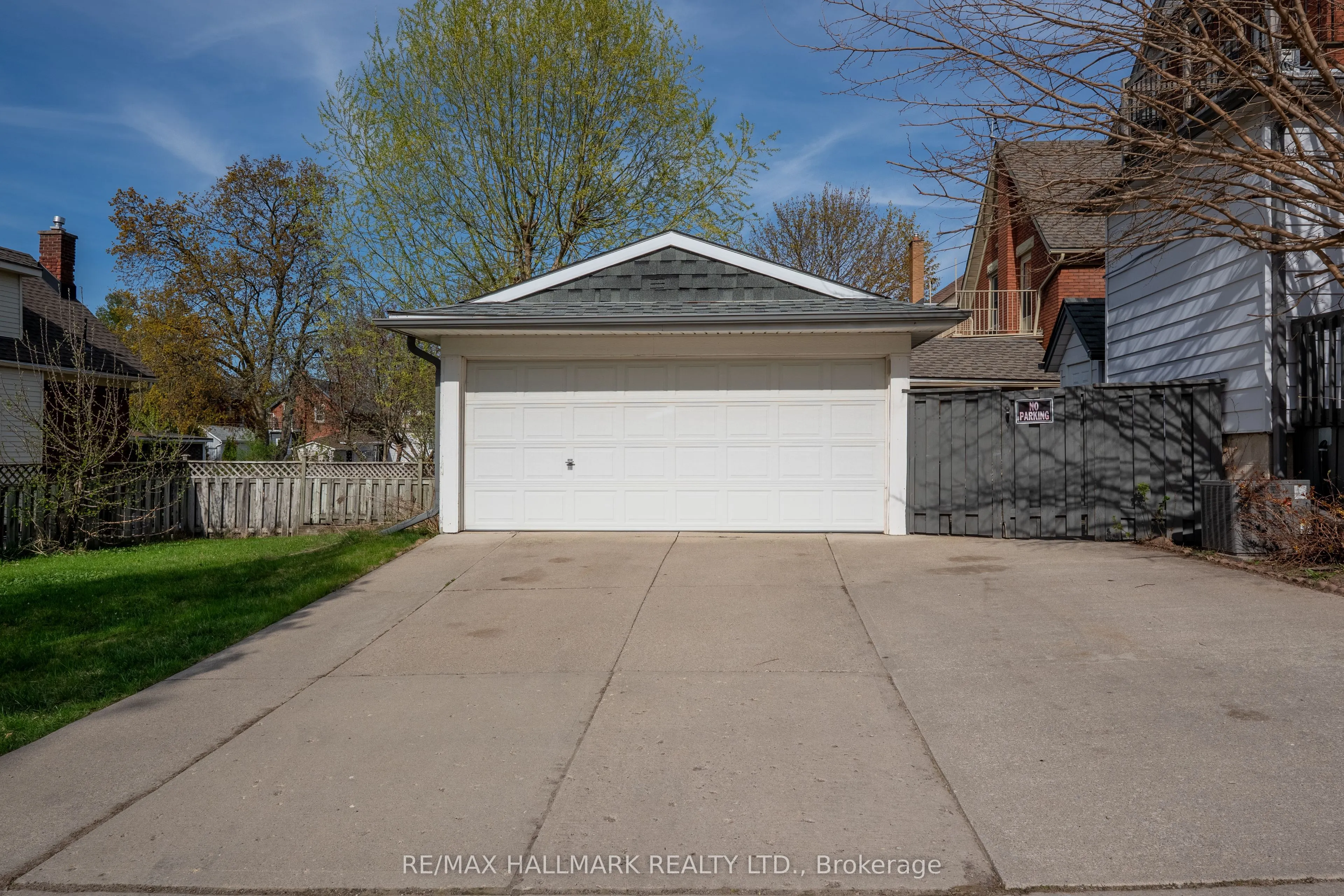 120 Cameron Street N
