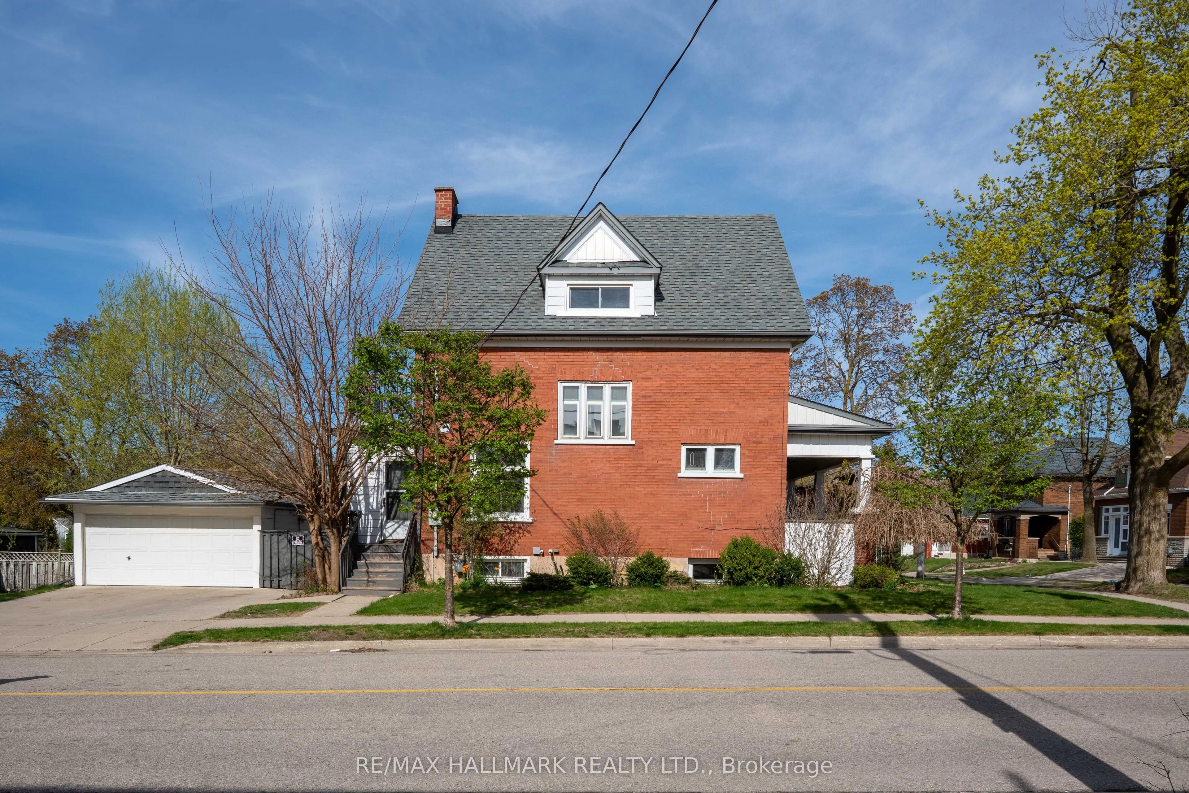 120 Cameron Street N