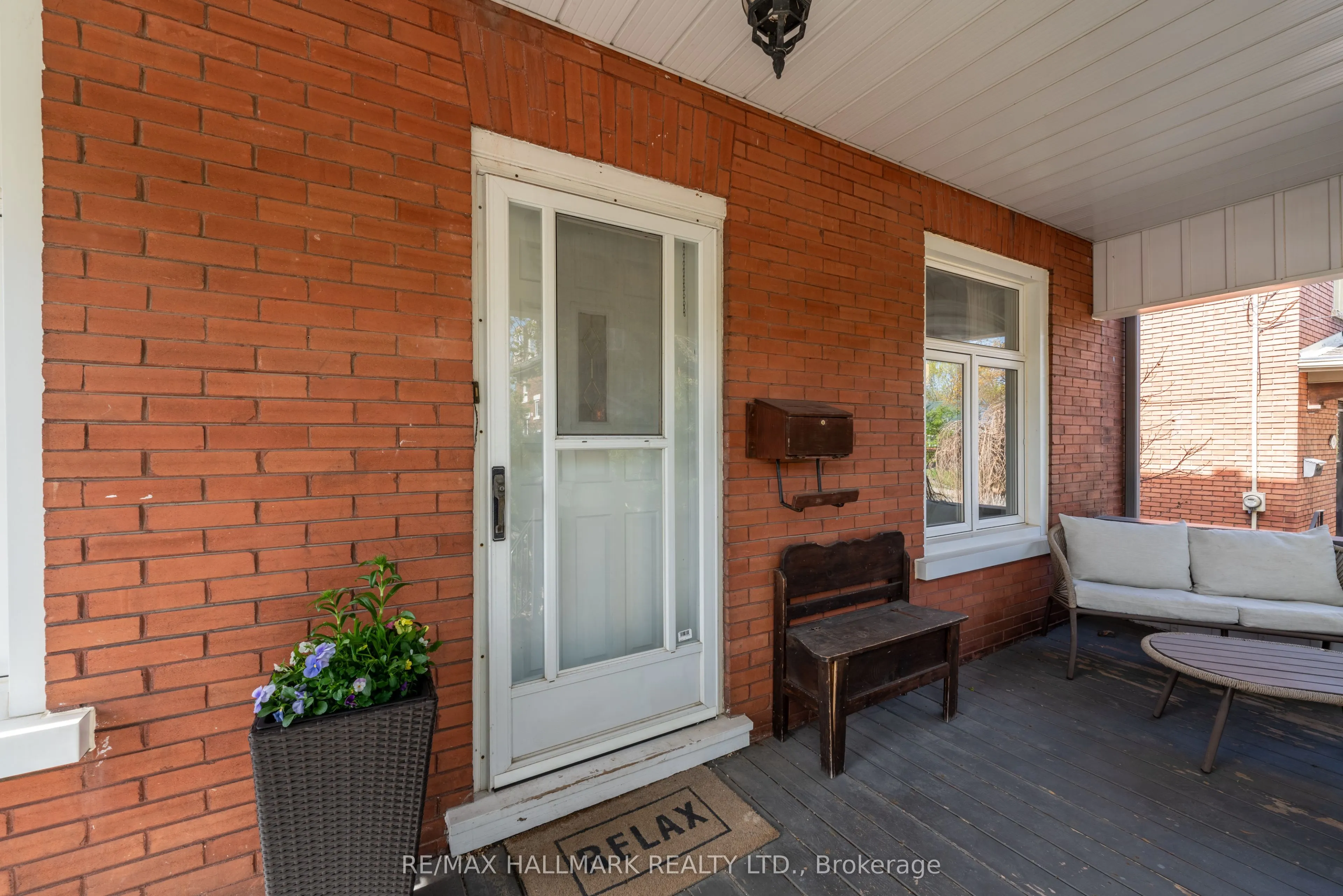 120 Cameron Street N