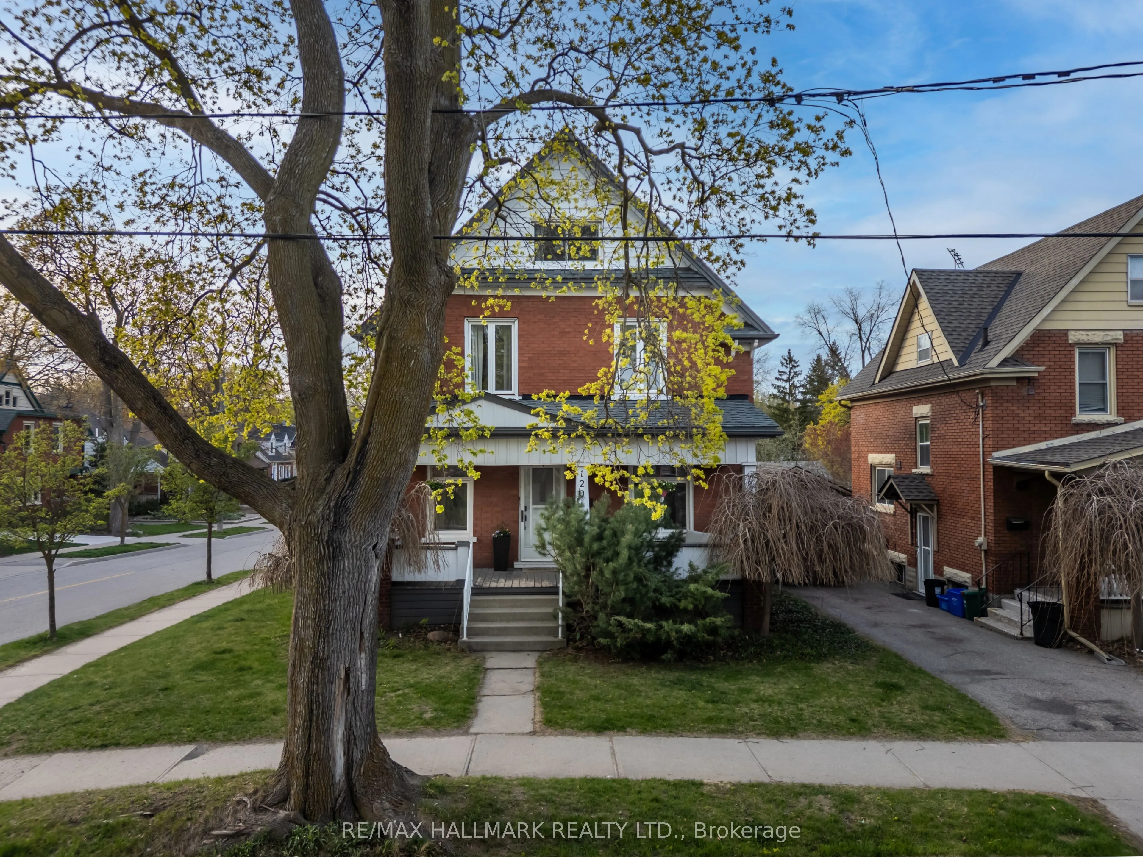 120 Cameron Street N