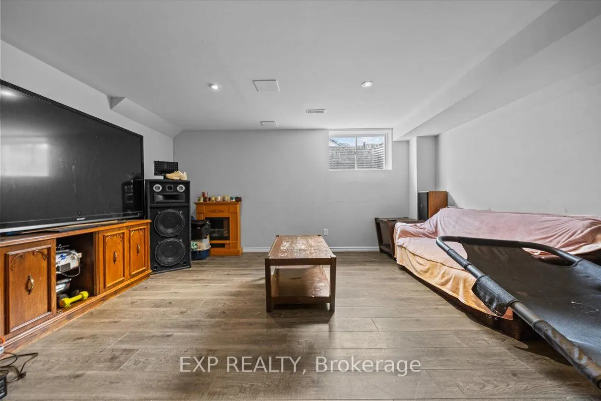 121 Daglan Crescent