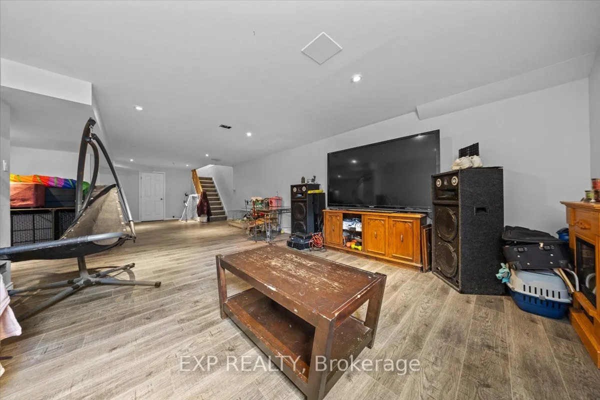 121 Daglan Crescent