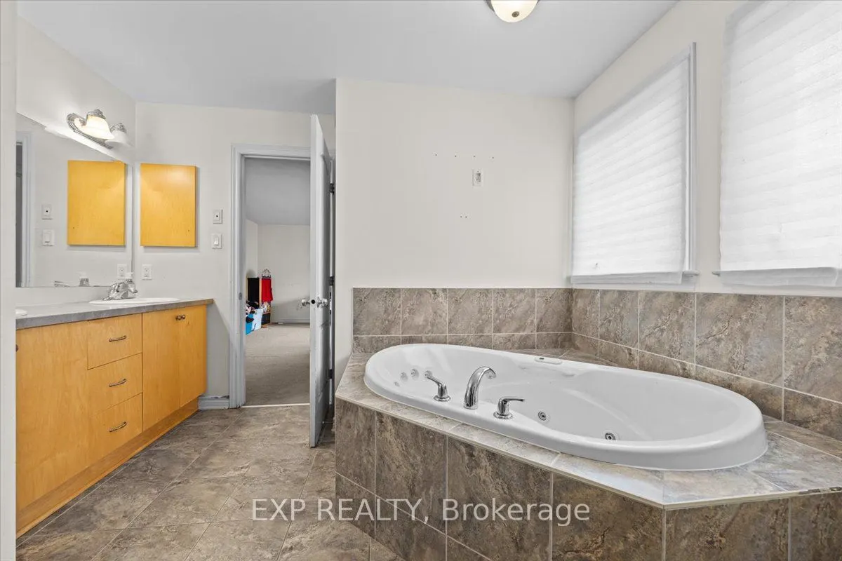 121 Daglan Crescent