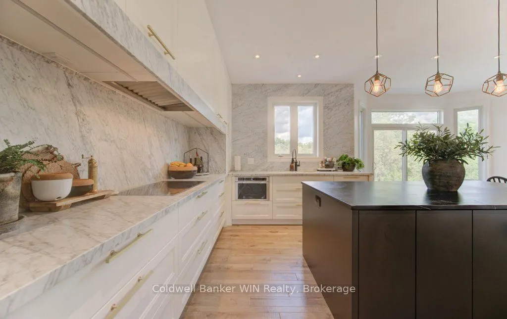 422 Rideau River Street