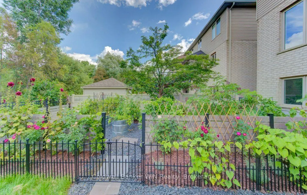 422 Rideau River Street