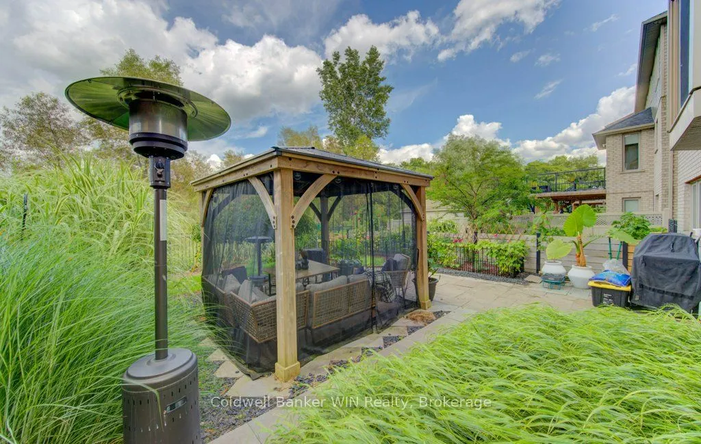 422 Rideau River Street