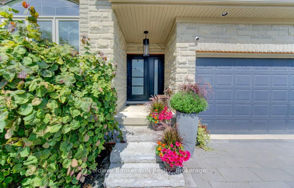422 Rideau River Street