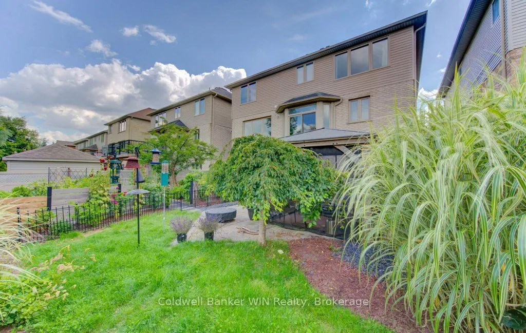 422 Rideau River Street