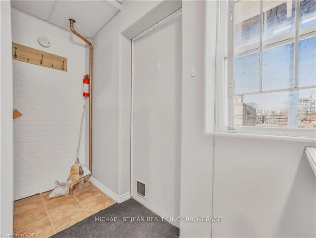 14 Victoria Avenue N