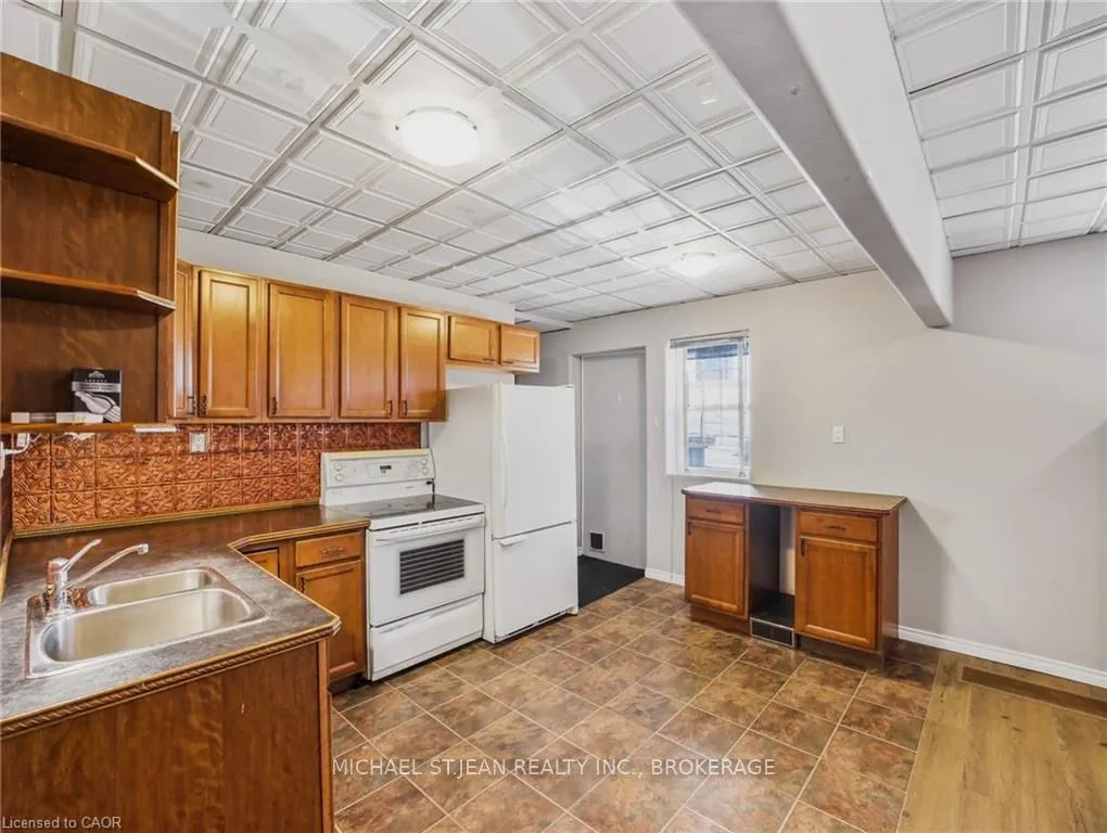 14 Victoria Avenue N