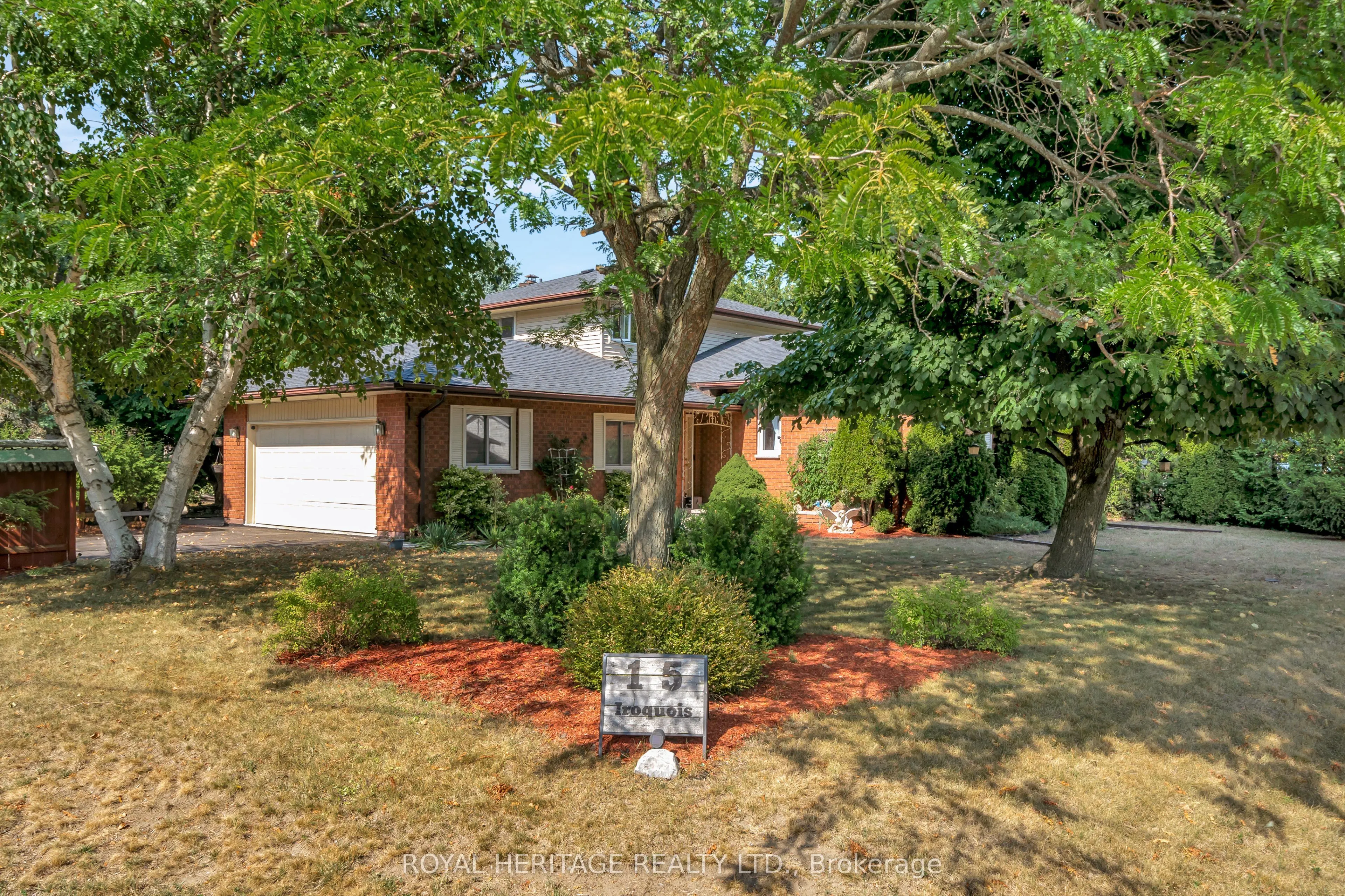 15 Iroquois Avenue