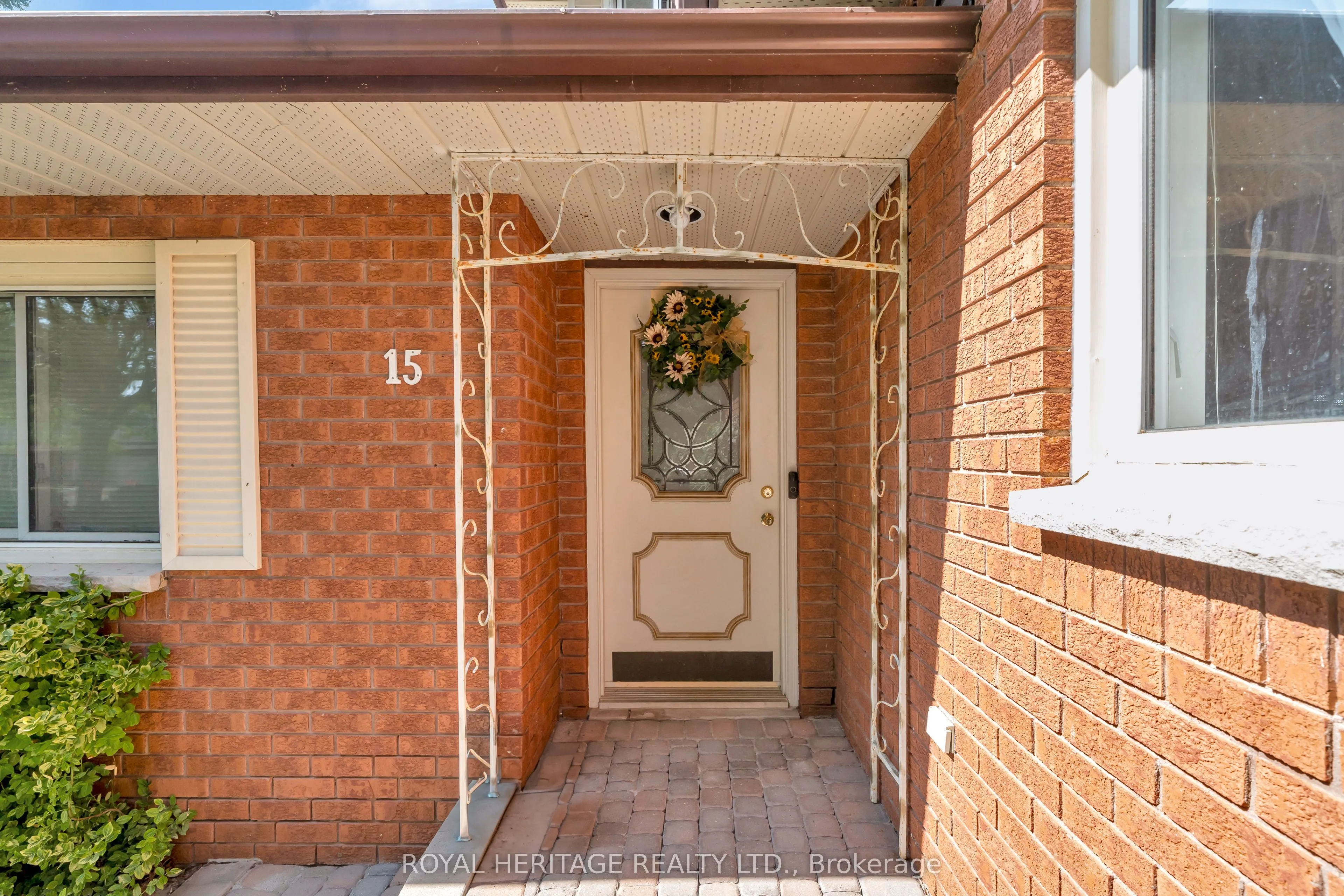 15 Iroquois Avenue