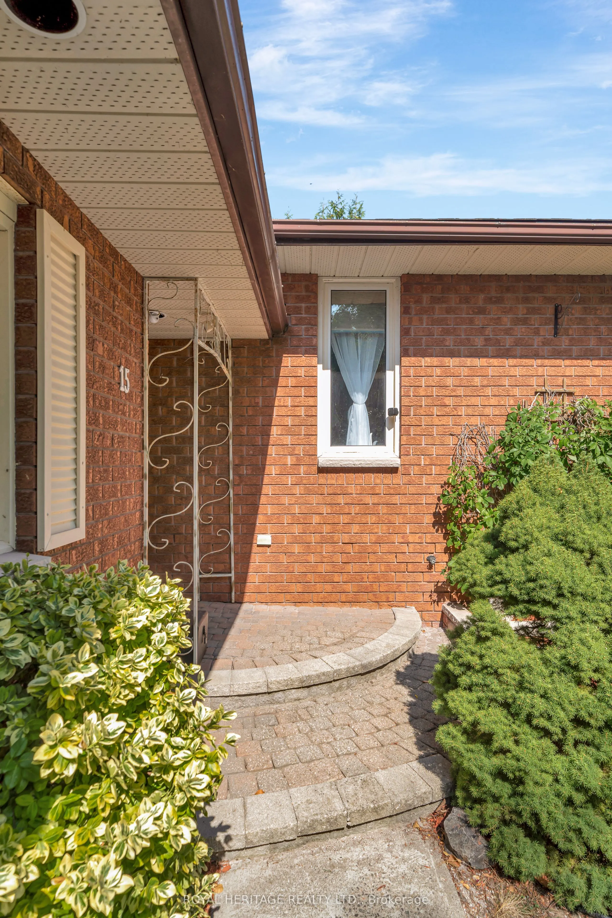15 Iroquois Avenue