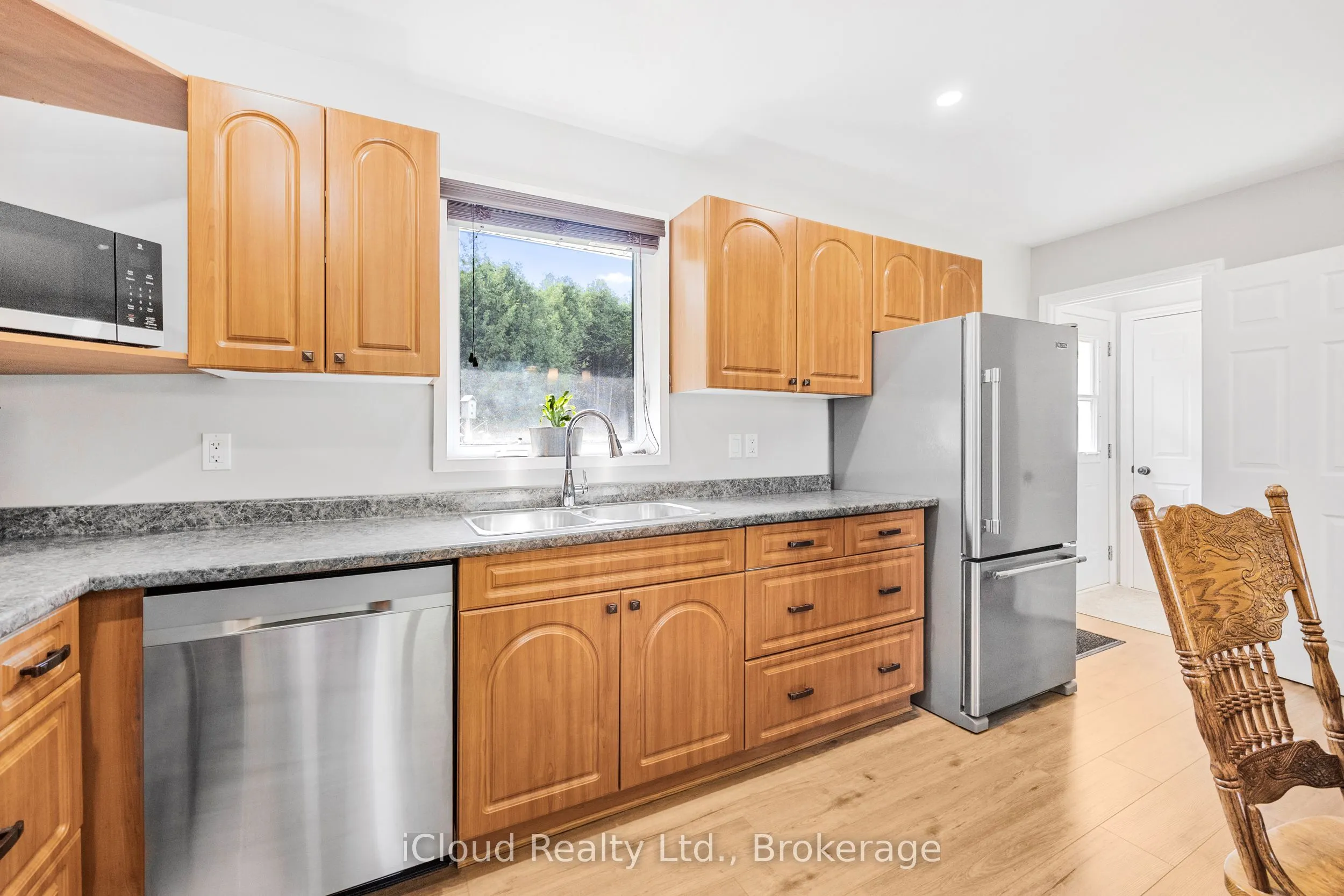 414156 41 b sideroad Street