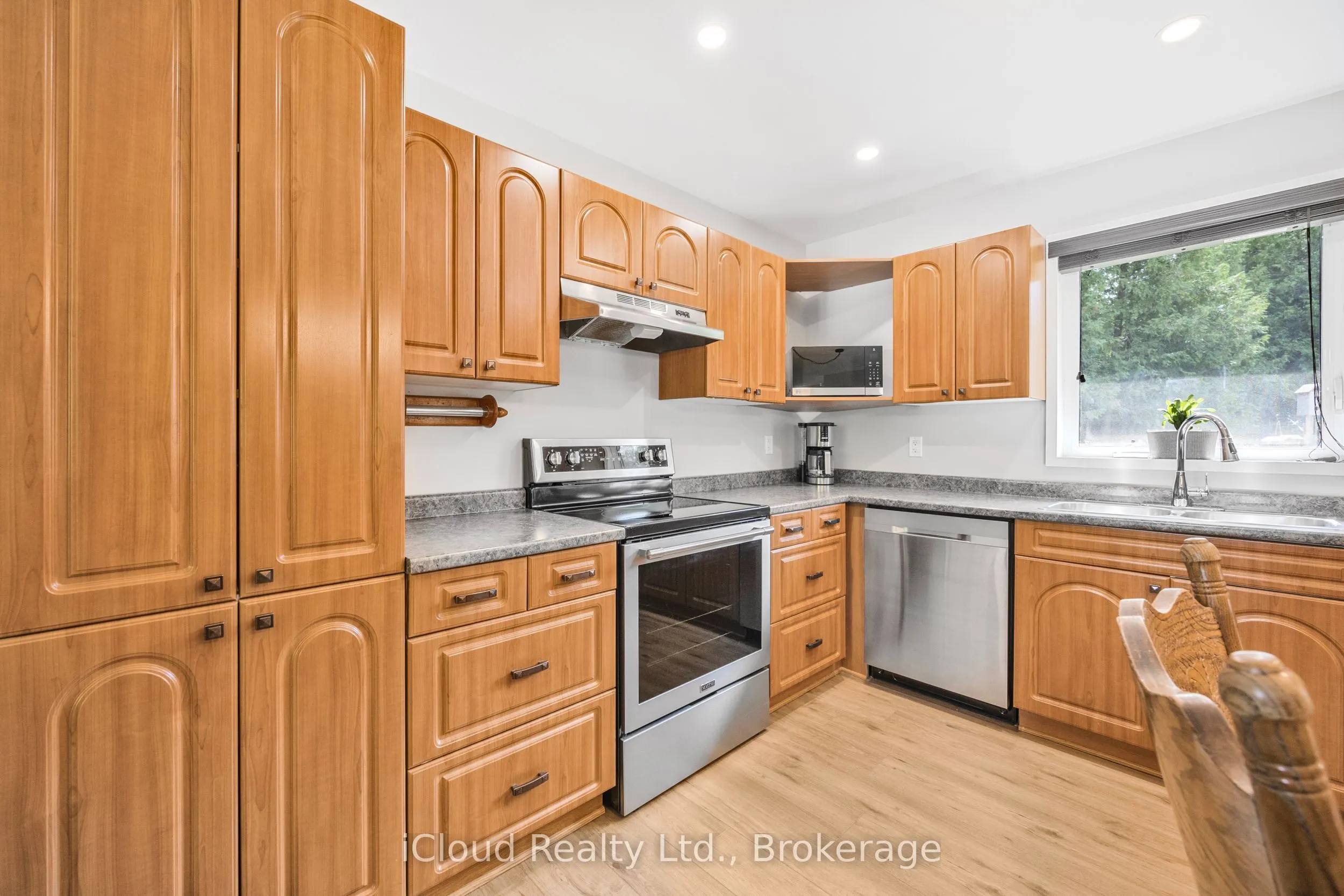414156 41 b sideroad Street