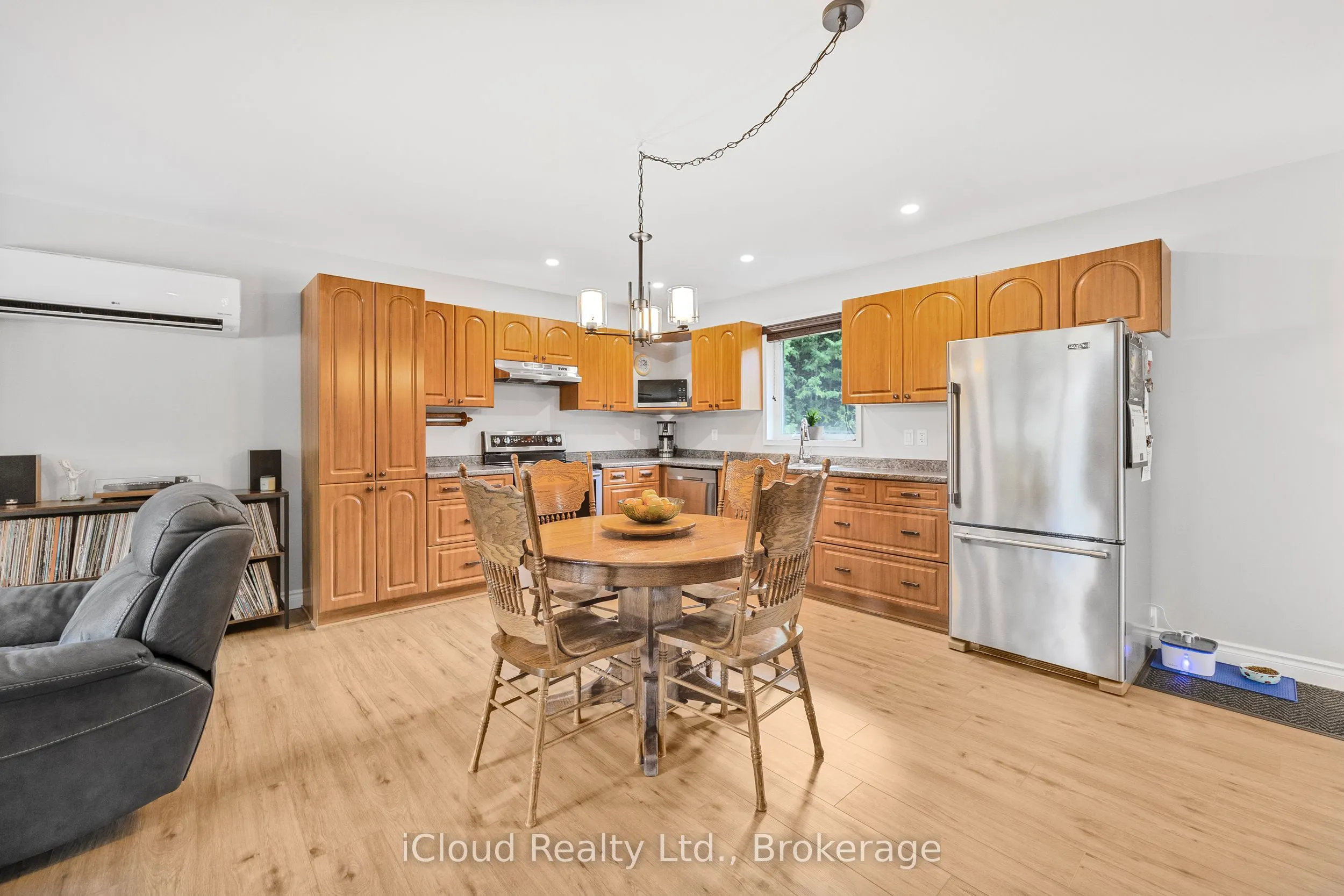 414156 41 b sideroad Street