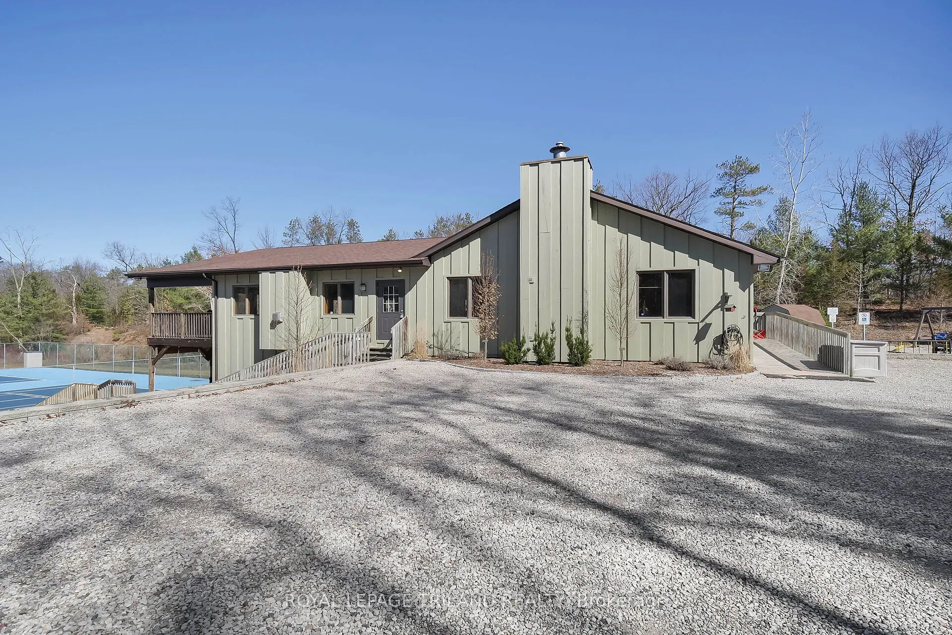 9945 RIVERVIEW Road