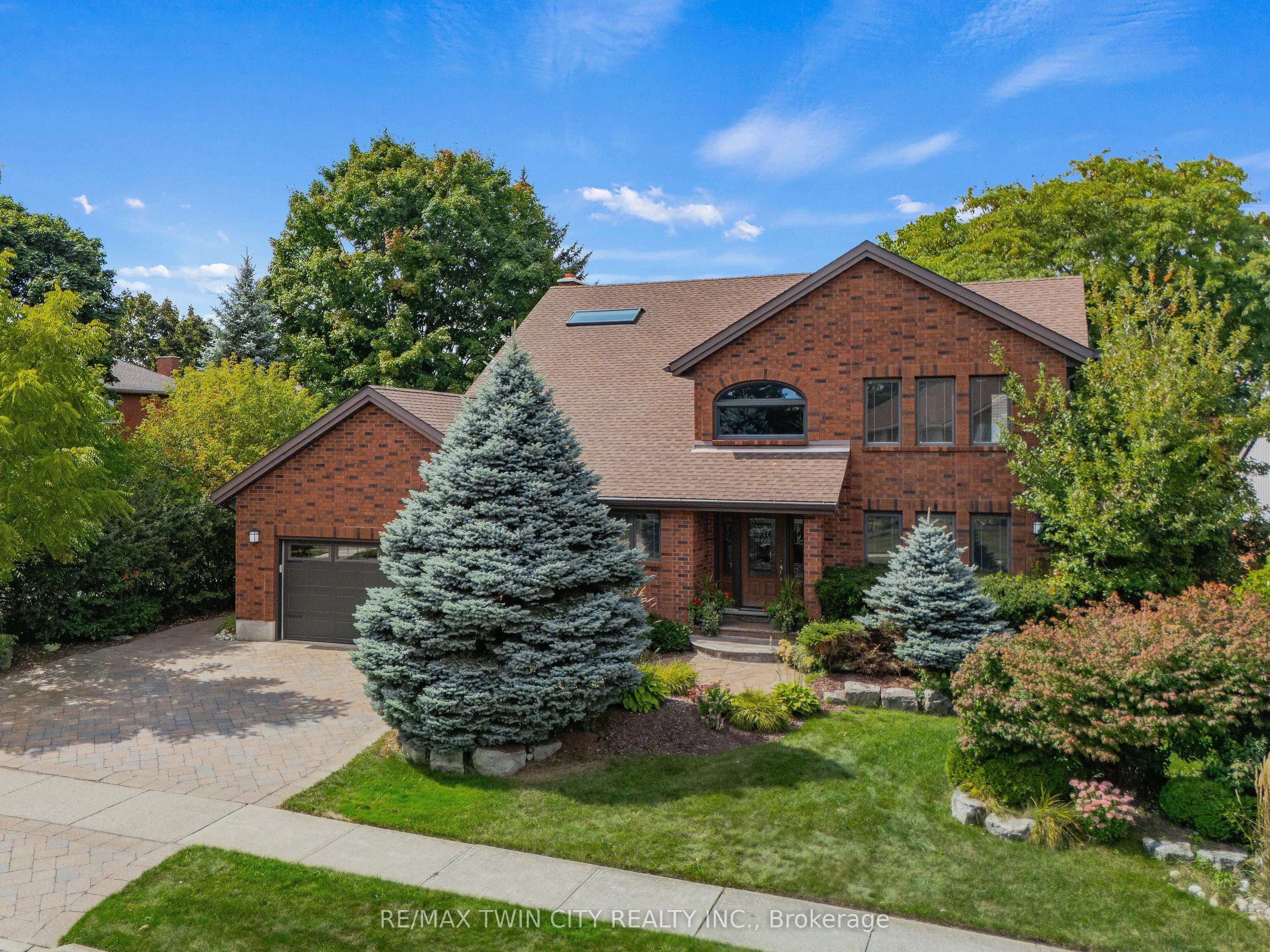 325 Wyecroft Boulevard
