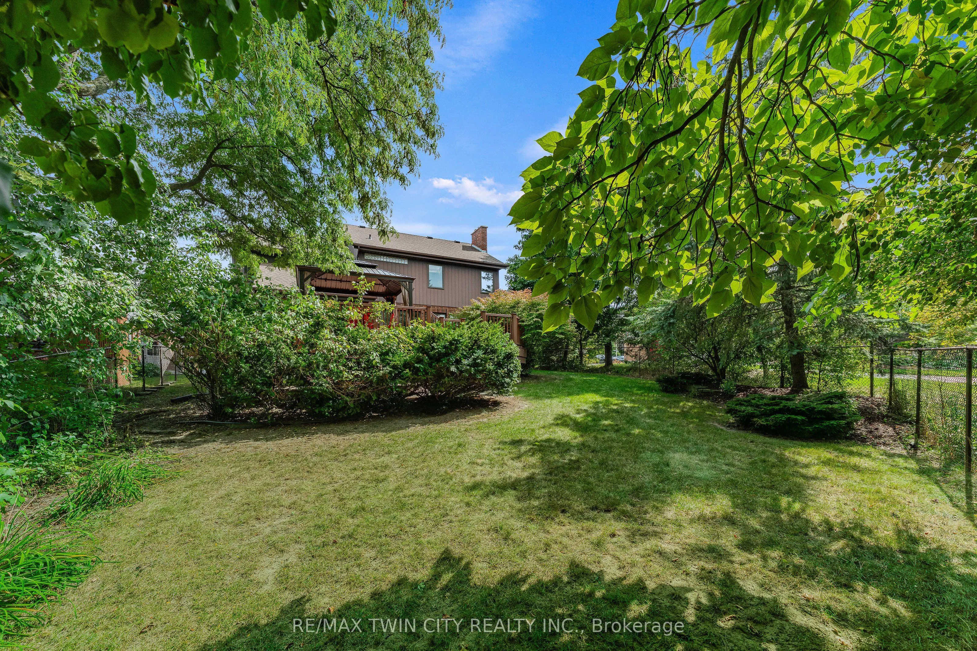 325 Wyecroft Boulevard
