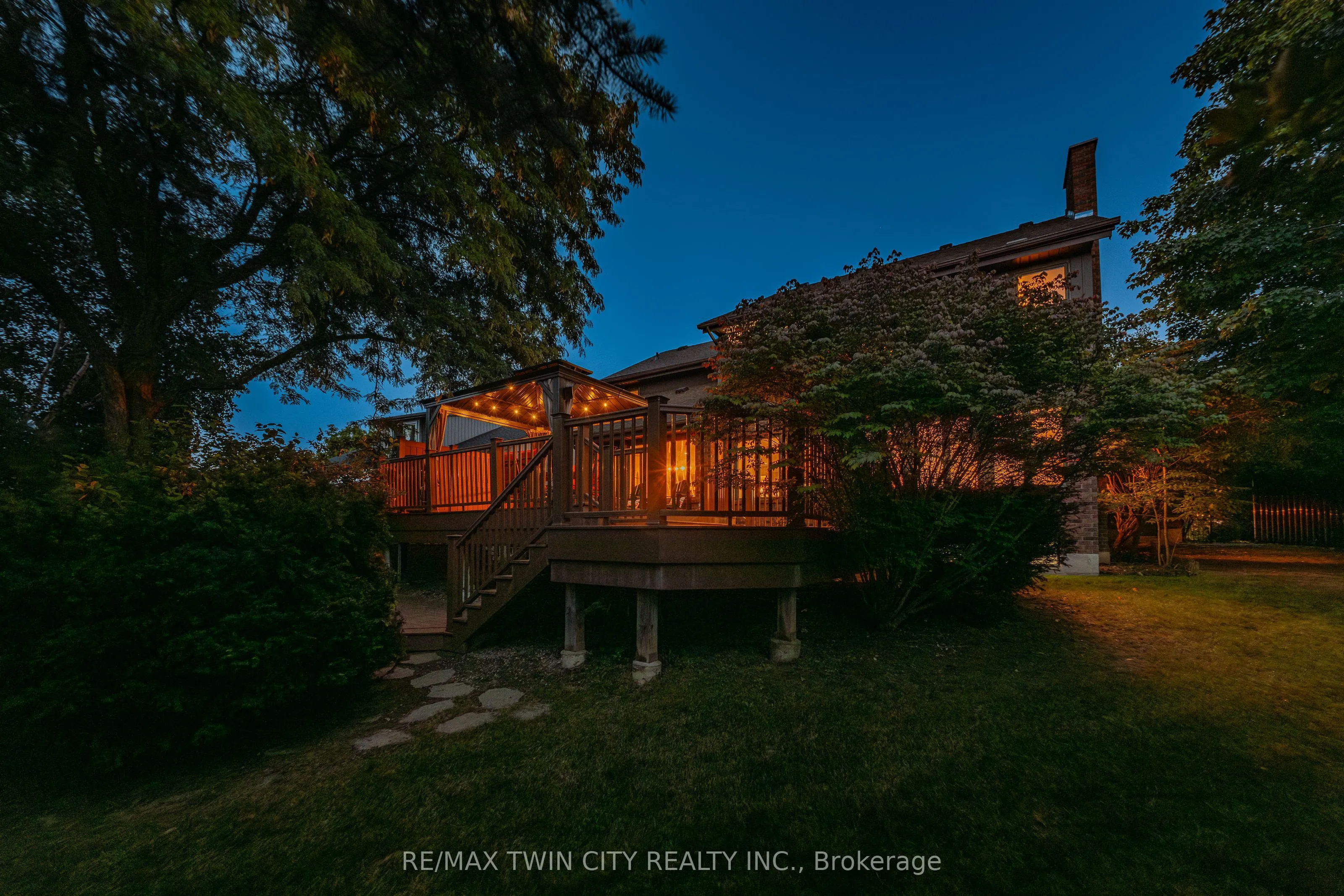 325 Wyecroft Boulevard