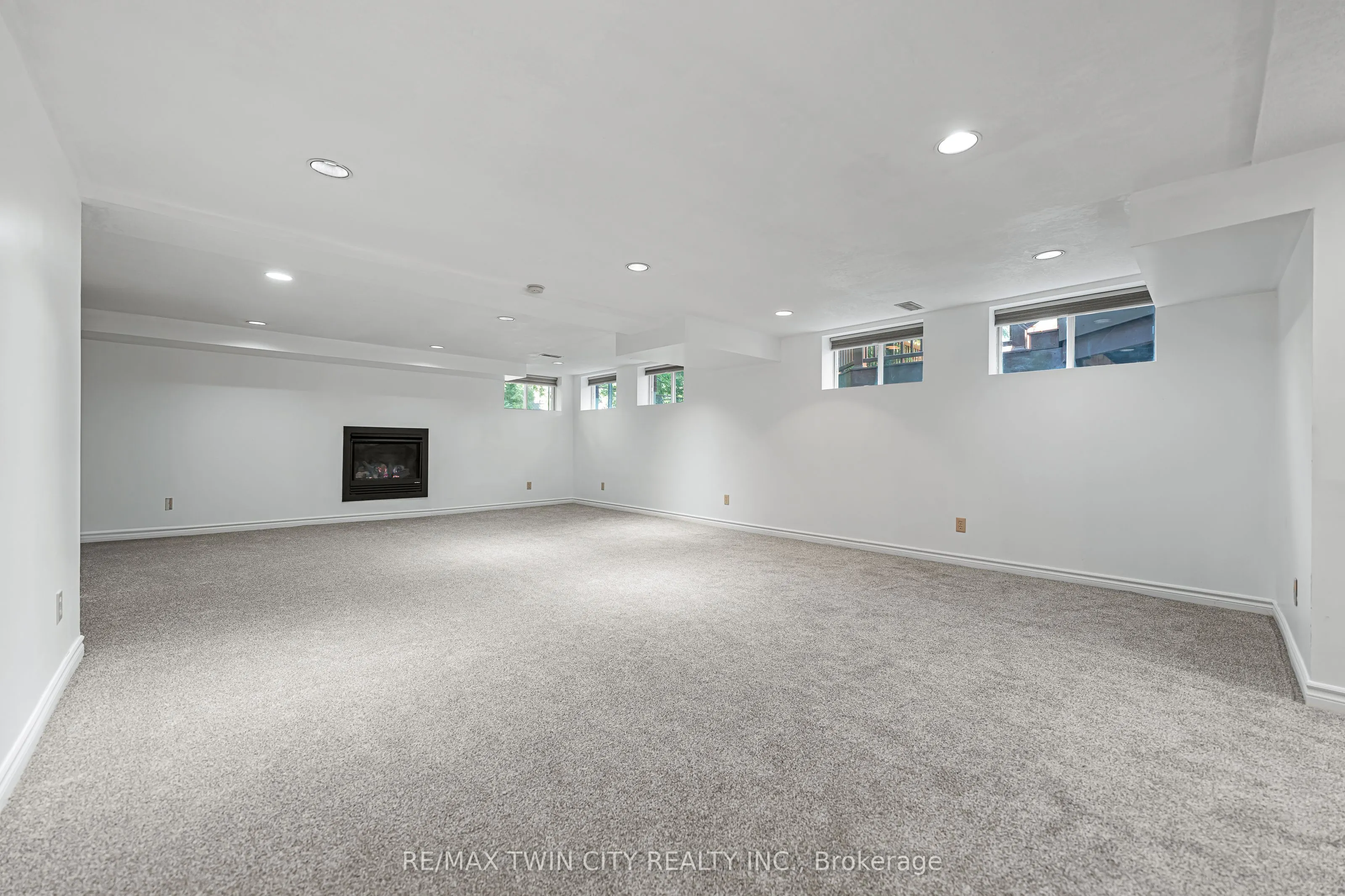 325 Wyecroft Boulevard