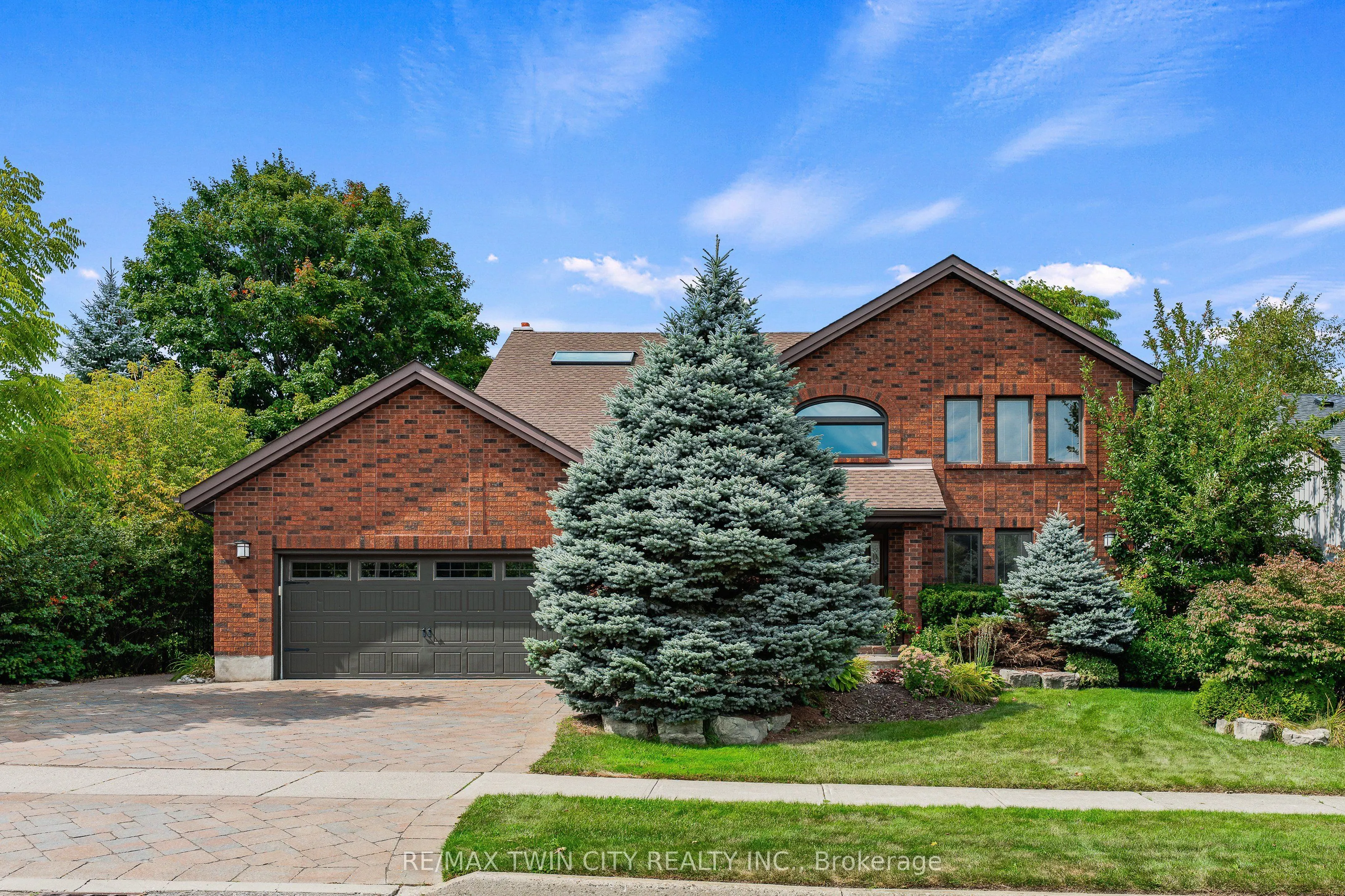 325 Wyecroft Boulevard