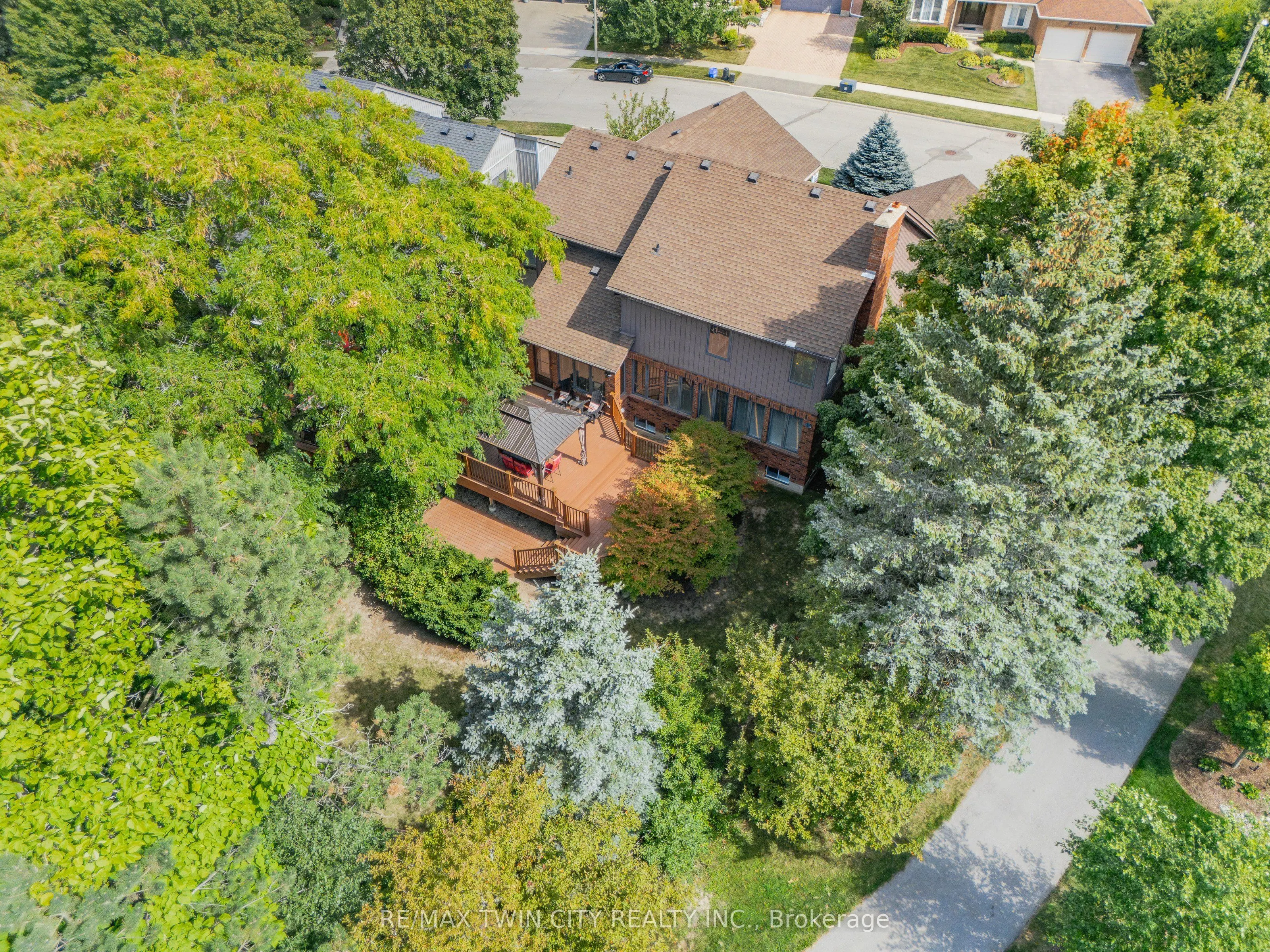 325 Wyecroft Boulevard