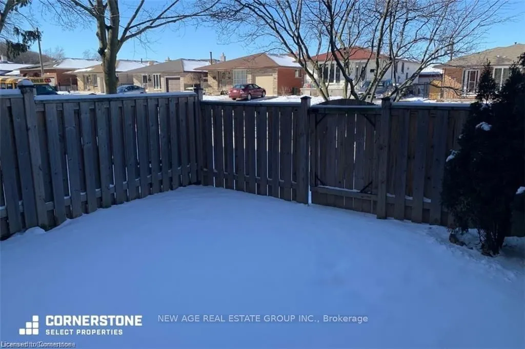 40 SUMMERCREST Drive E, #3
