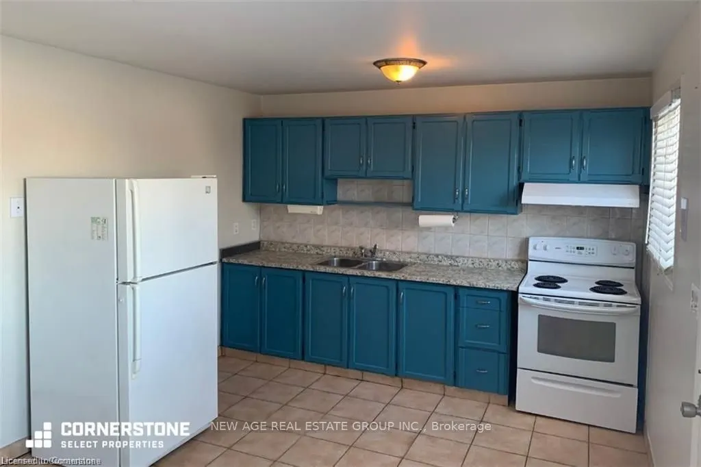 40 SUMMERCREST Drive E, #3