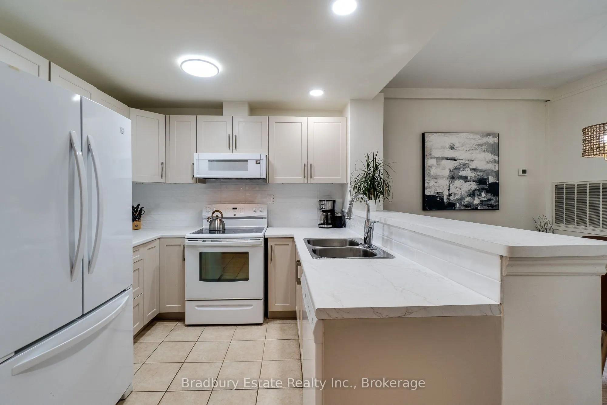 262 Dundas Street E, #105
